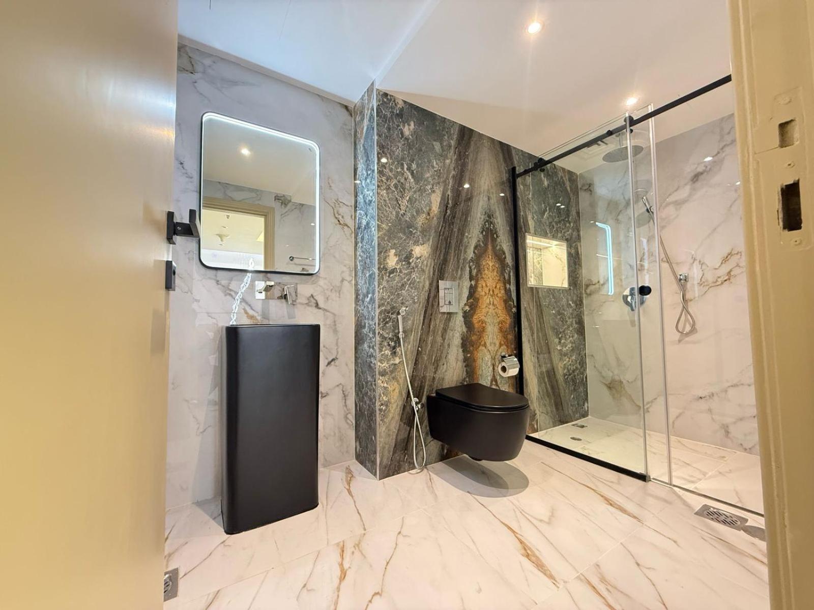 Apartamento Spacious Modernized 2 Bedroom And Duplex 4 Br By Taskeen Homes *