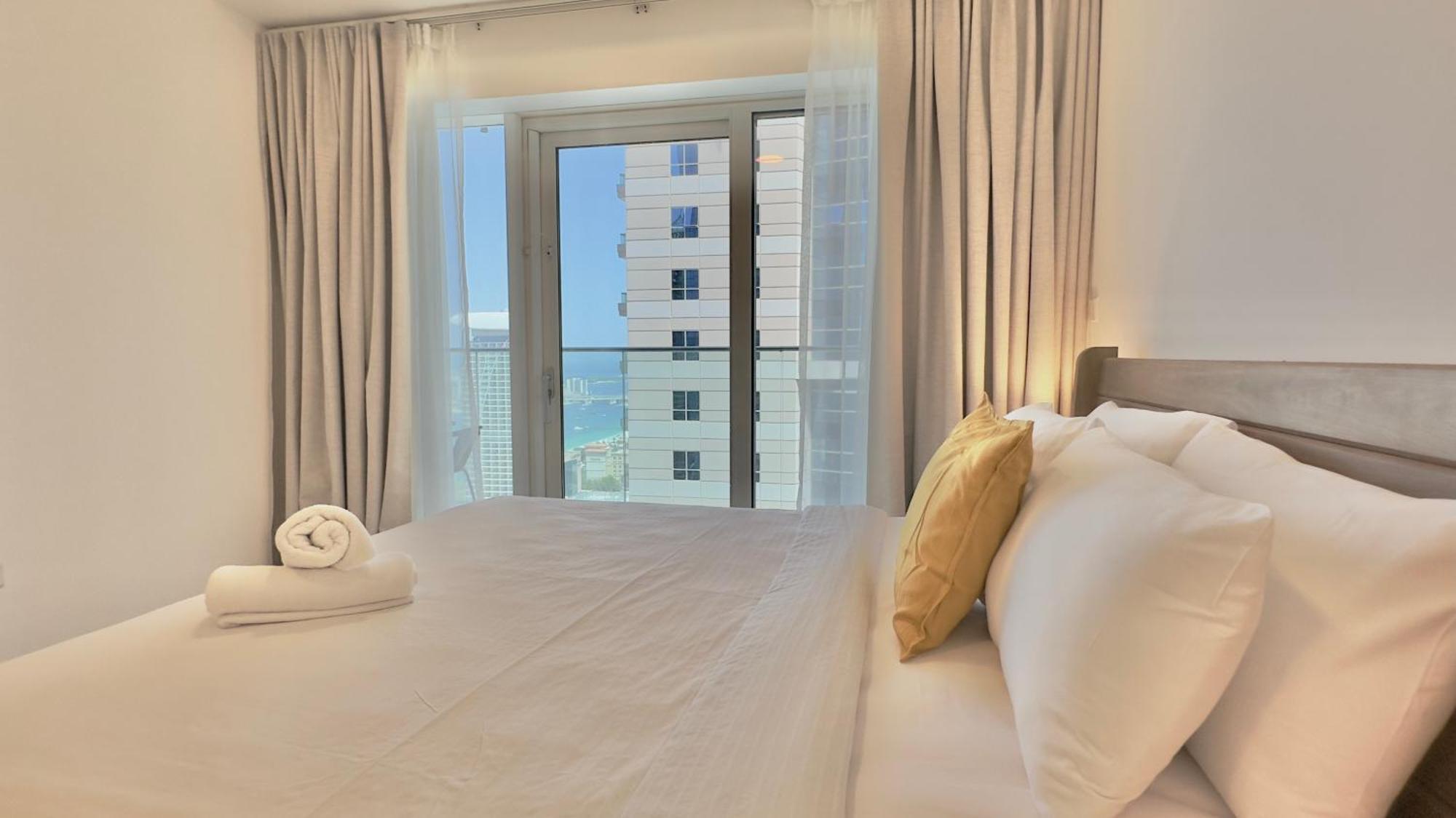 Sleek Living With Sea Views In Damac Heights Marina By Bhavan Daire Dubai