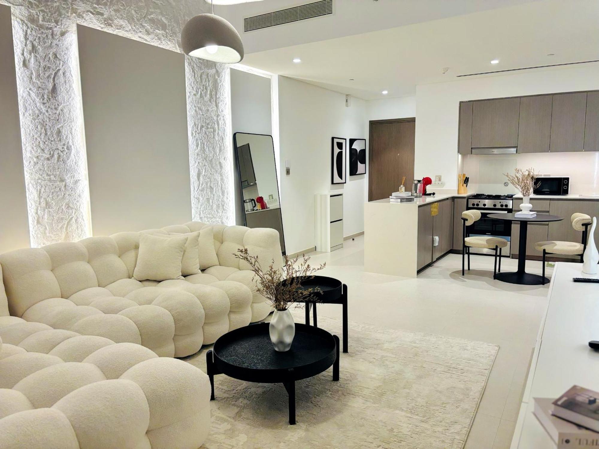 Luxury 1br View Infinity Pool Burj Khalifa With Balcony Apartment Dubai