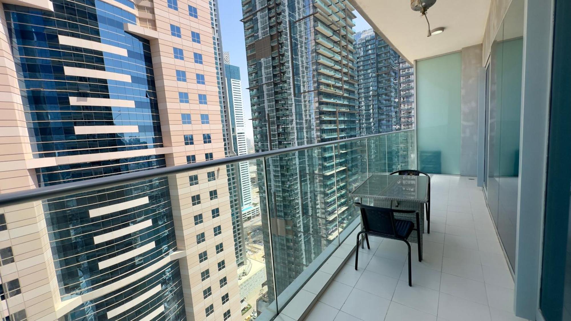 Daire Sleek Living With Sea Views In Damac Heights Marina By Bhavan Dubai