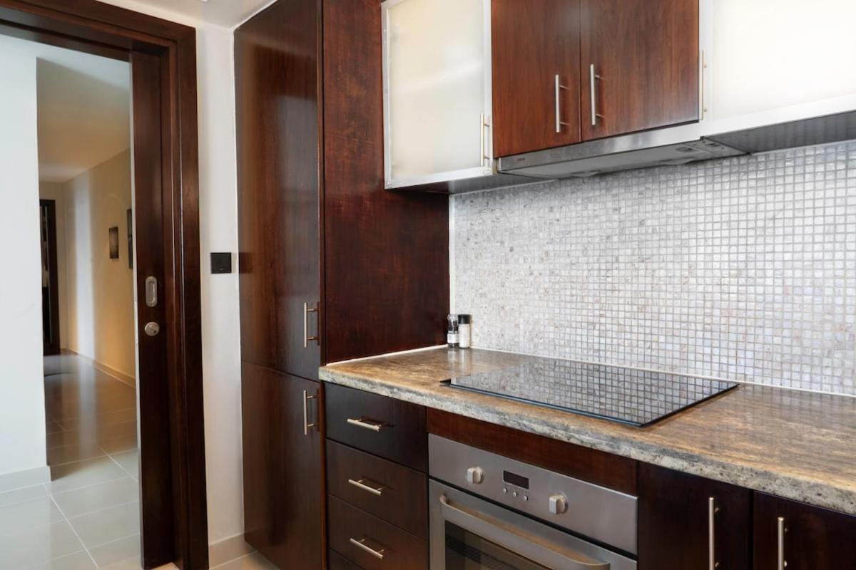 Park Island, Marina, 2 Master Bedrooms, Stunning View, Prime Location Apartment