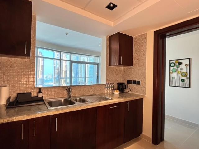 Park Island, Marina, 2 Master Bedrooms, Stunning View, Prime Location Apartment