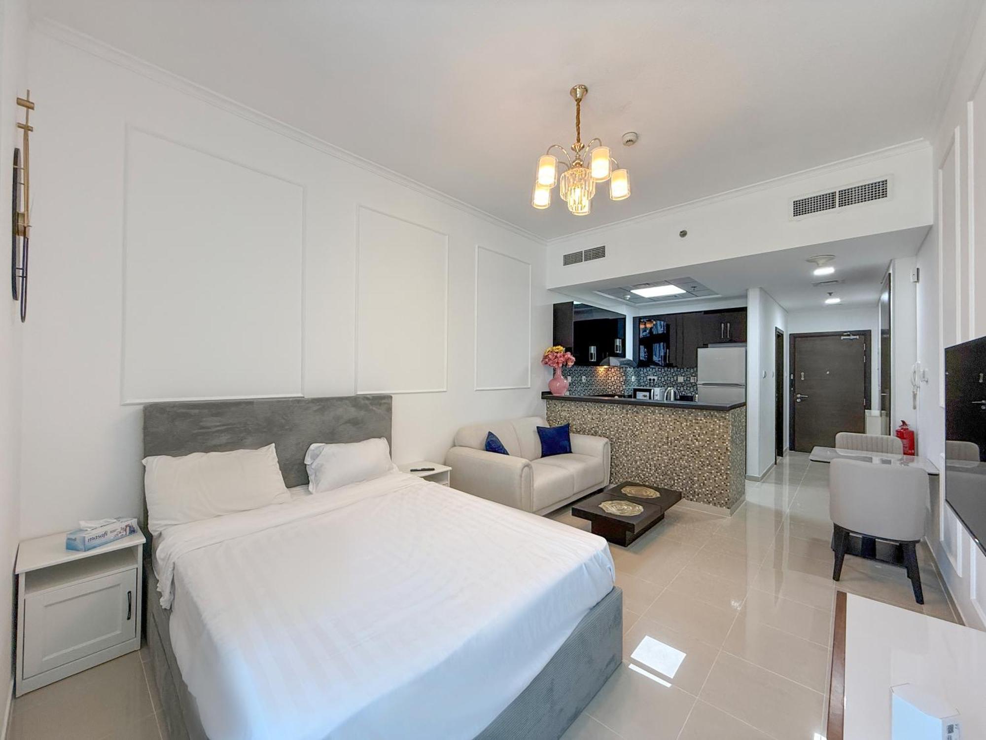 Cozy At Botanica Tower Marina By Gardenia Apartment