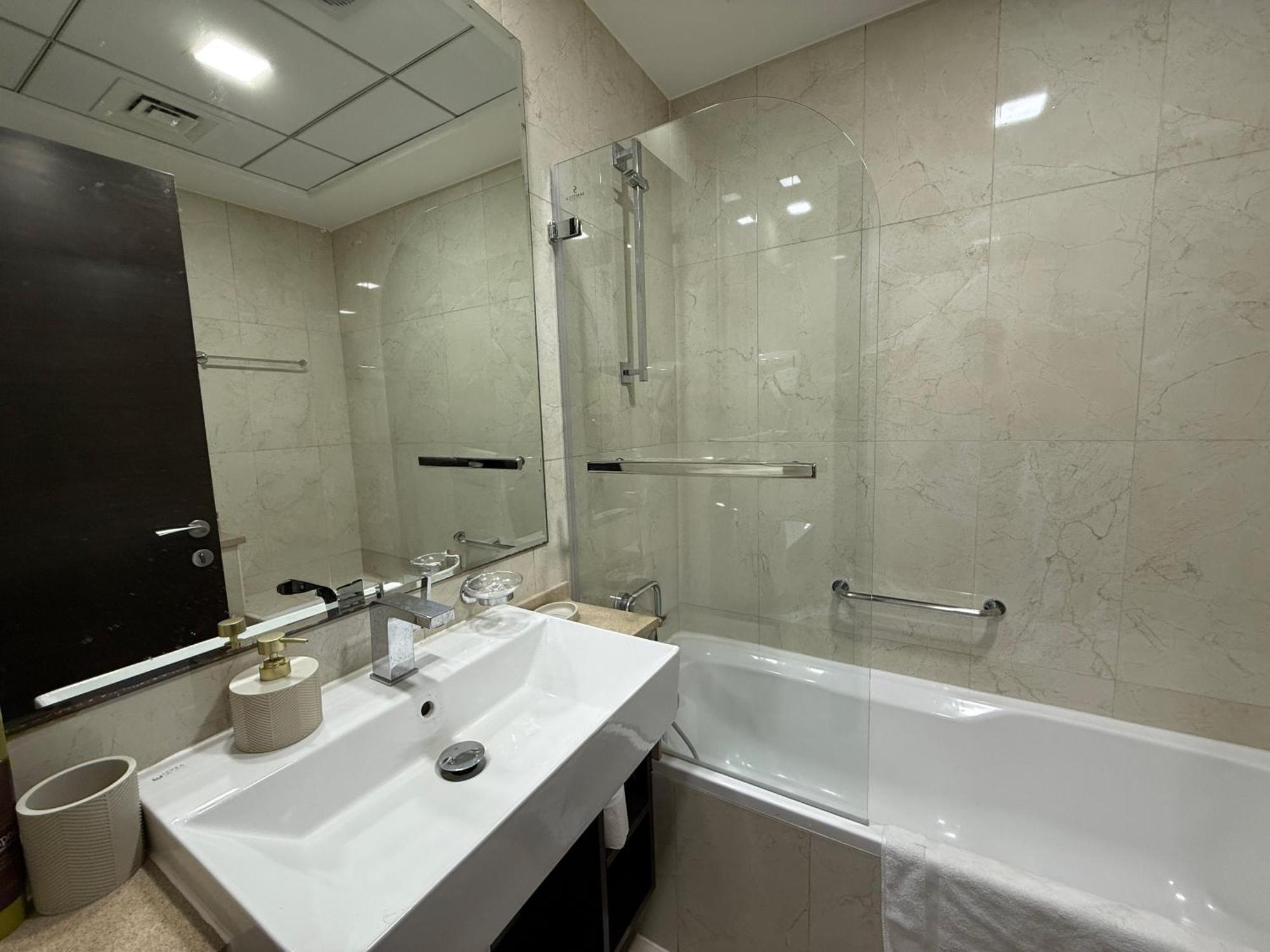 Cozy At Botanica Tower Marina By Gardenia *