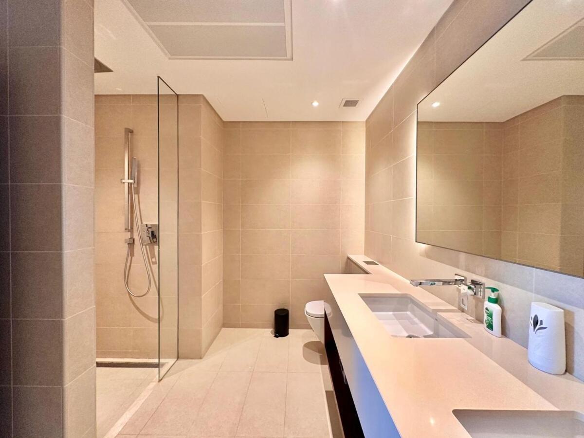Modern 2br Skyline & Marina View *