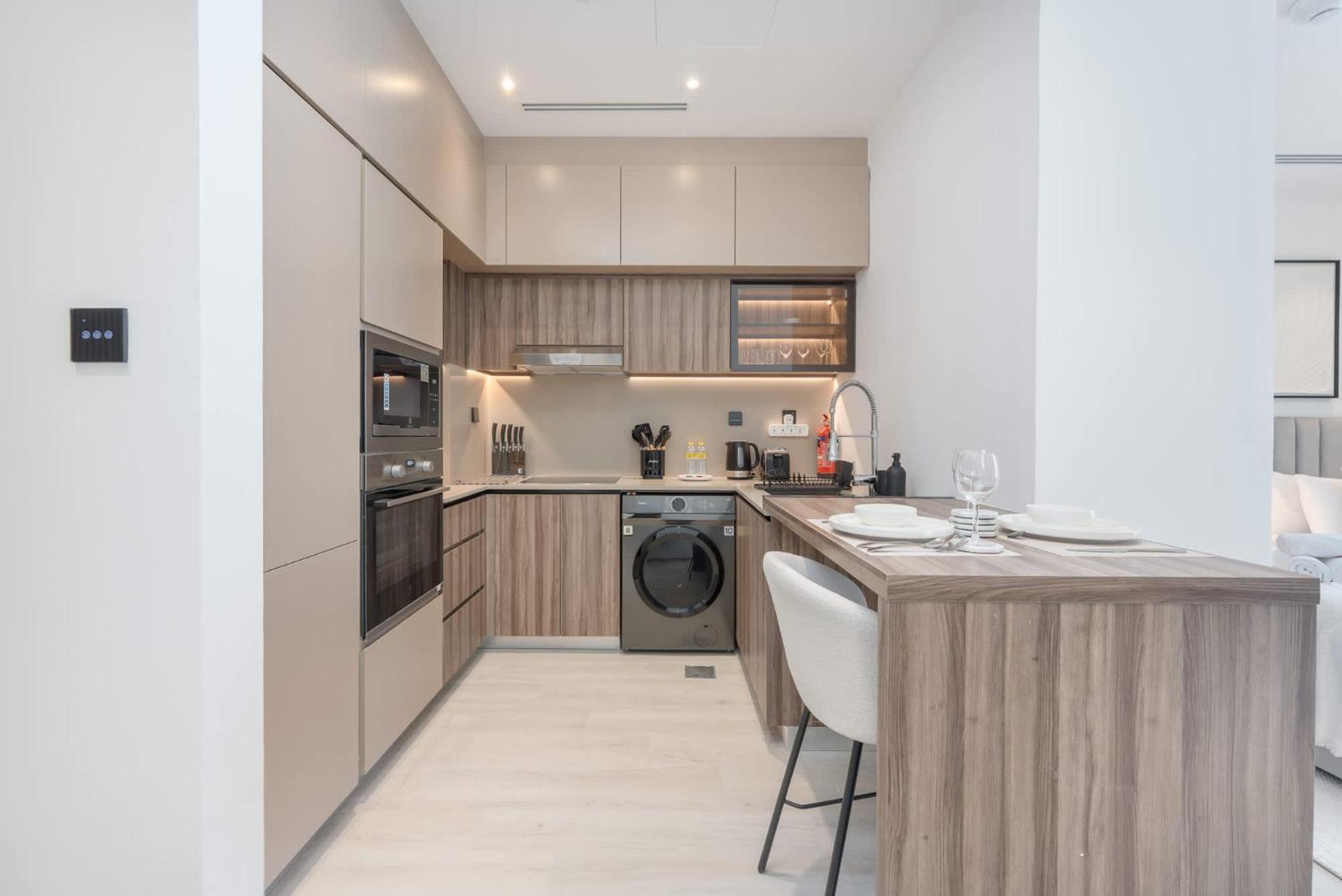 Apartment Sleek In The Ivy Tower, Jvt
