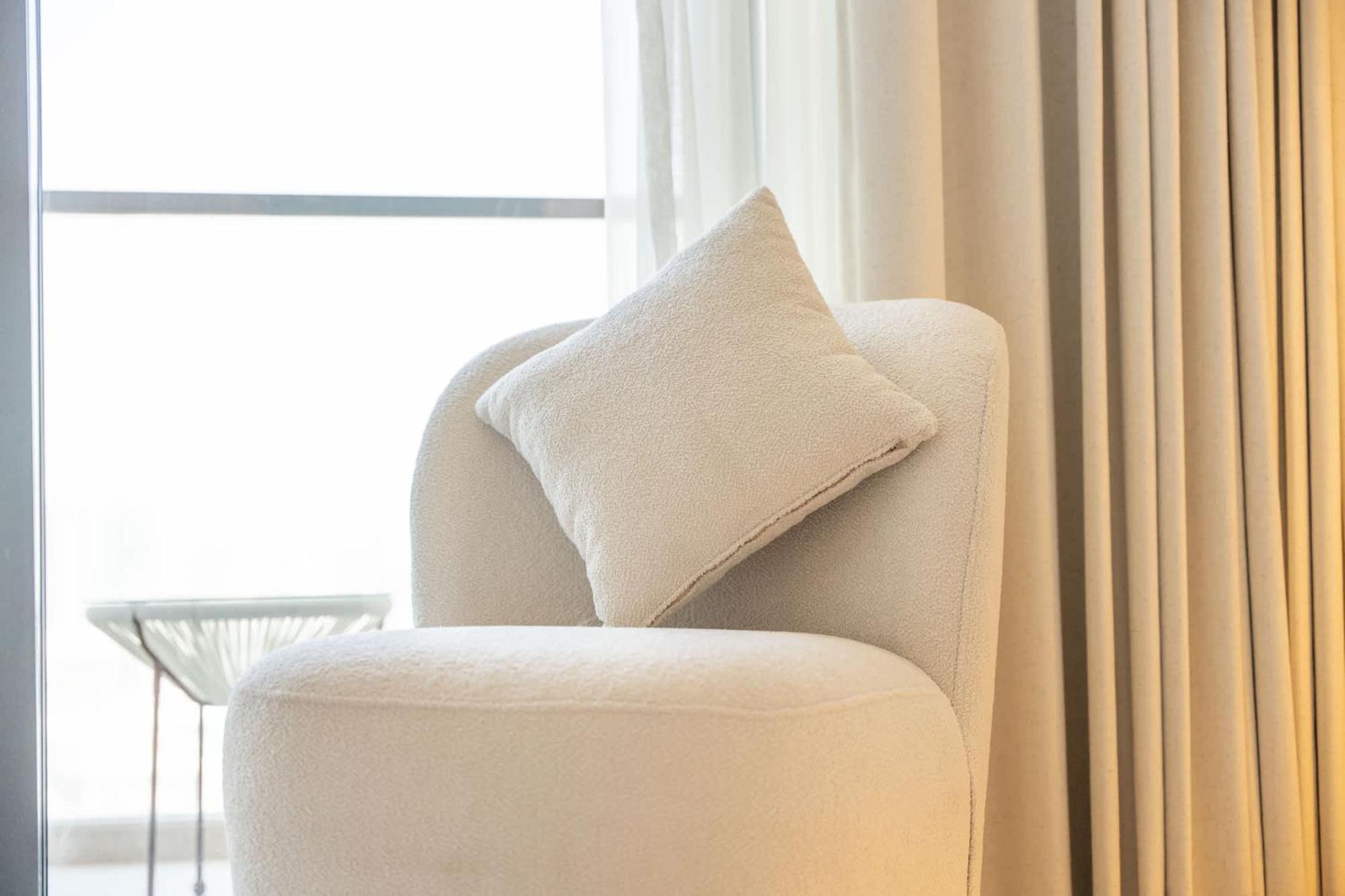 Apartment Sleek In The Ivy Tower, Jvt