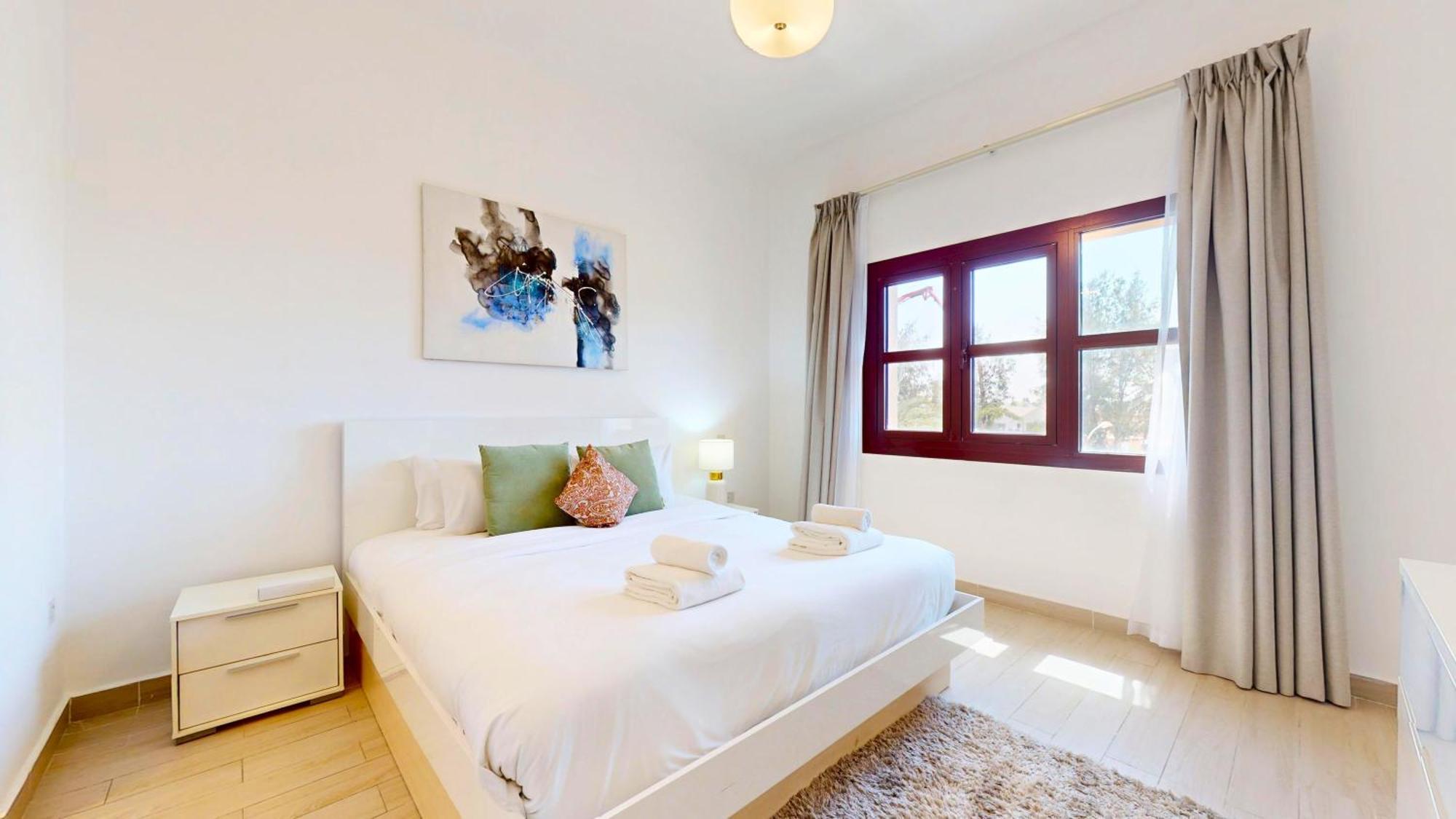Vibrant Getaway 1br Furnished - Near Golf Course *