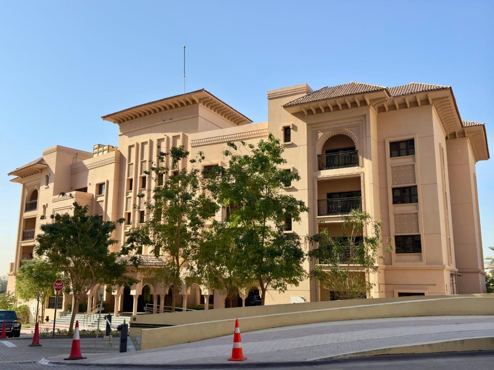 Vibrant Getaway 1br Furnished - Near Golf Course Dubai