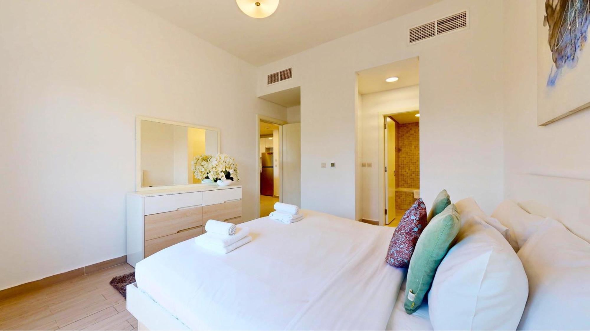 Vibrant Getaway 1br Furnished - Near Golf Course Apartment
