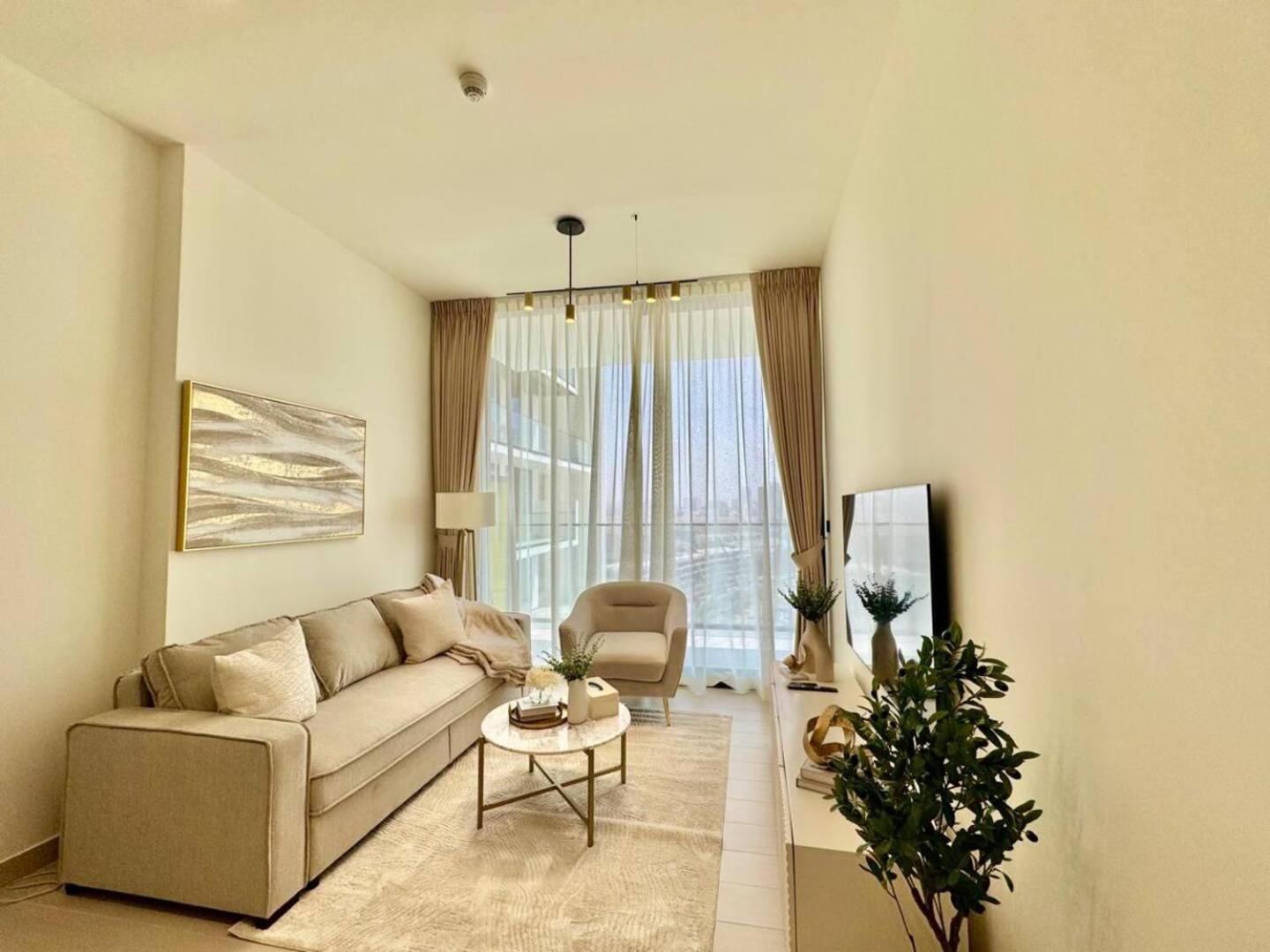 Daire Elegant 1-bedroom In Jvc Dubai