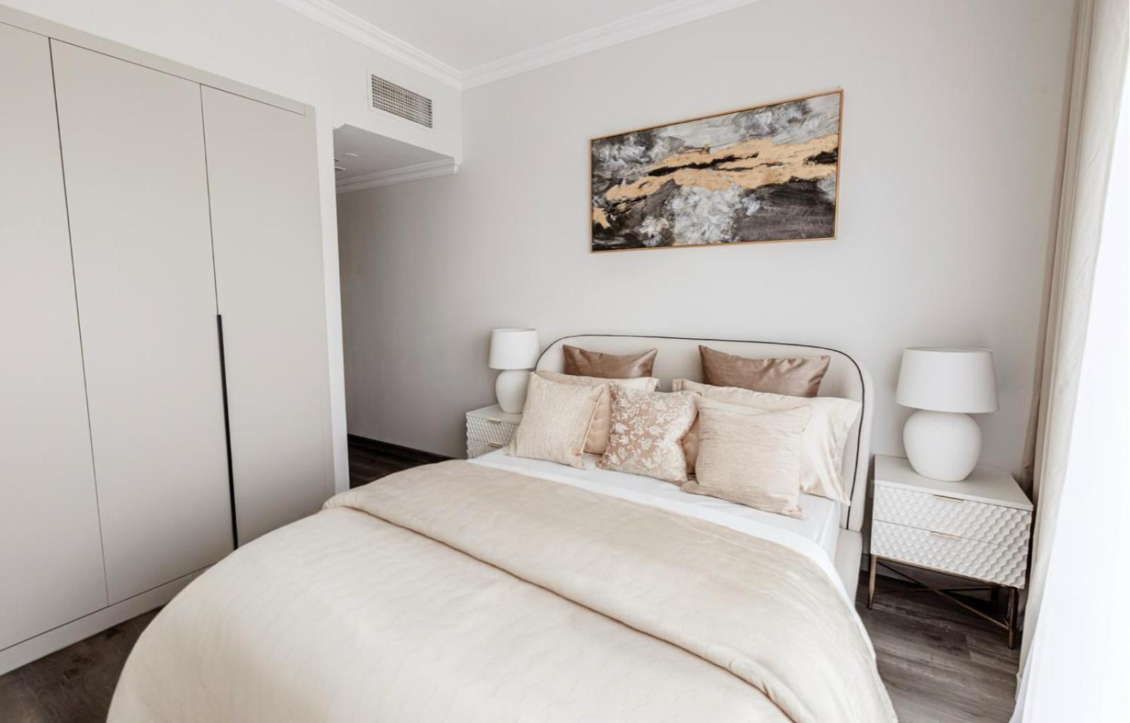 Apartment Beautiful 3 Bed In Marina! *