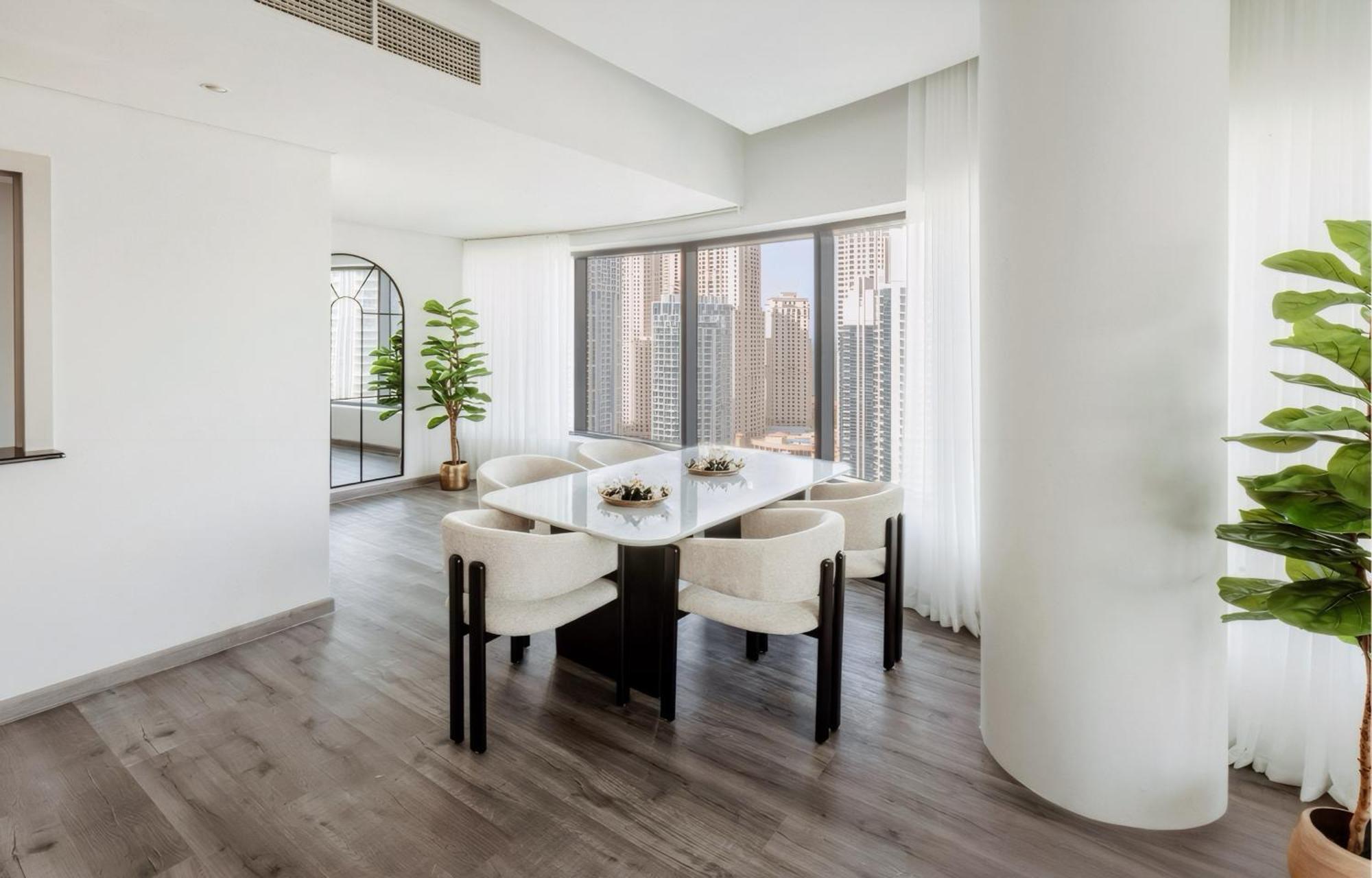 Beautiful 3 Bed In Marina! Apartment *