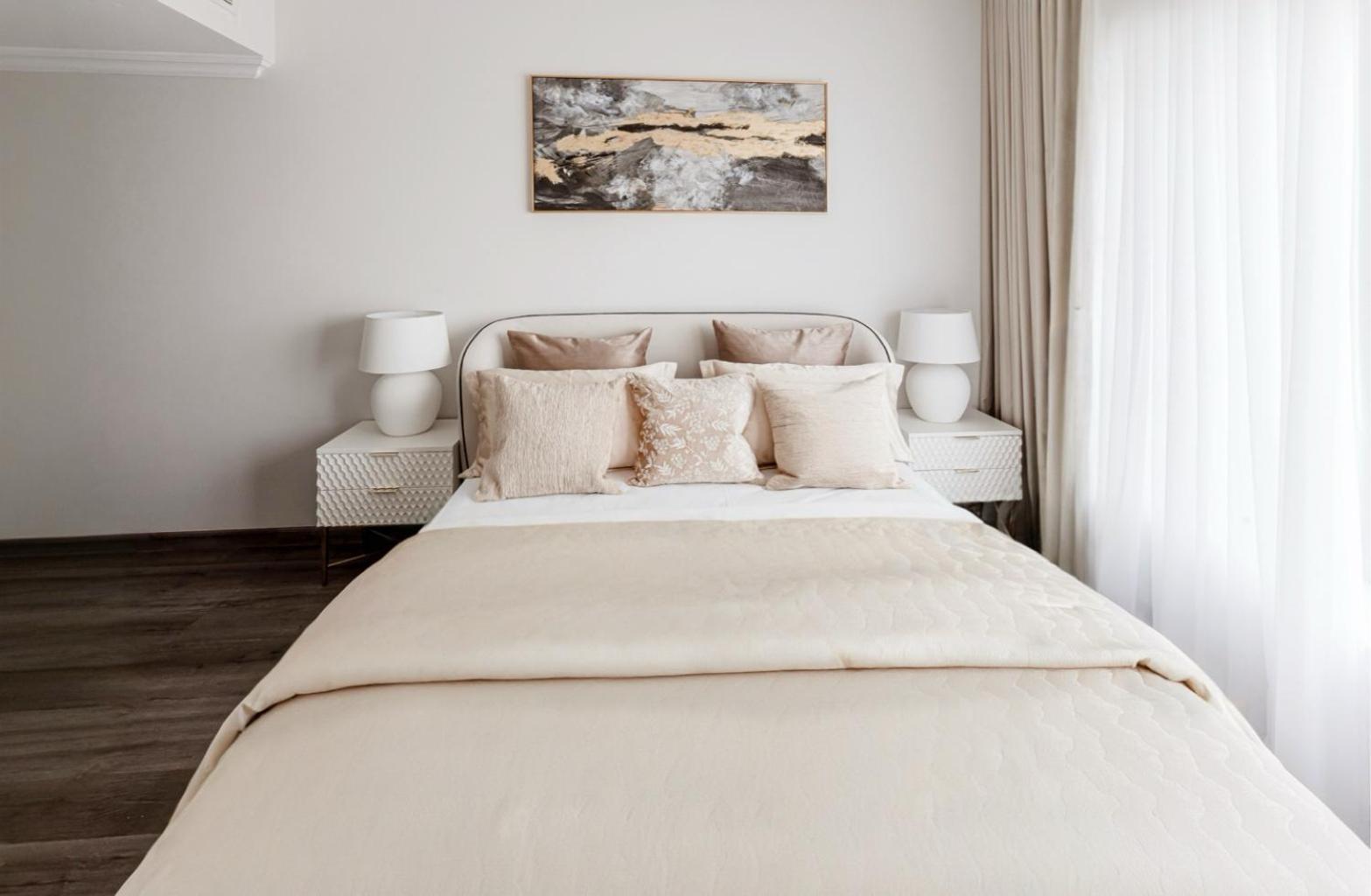 Apartment Beautiful 3 Bed In Marina! *