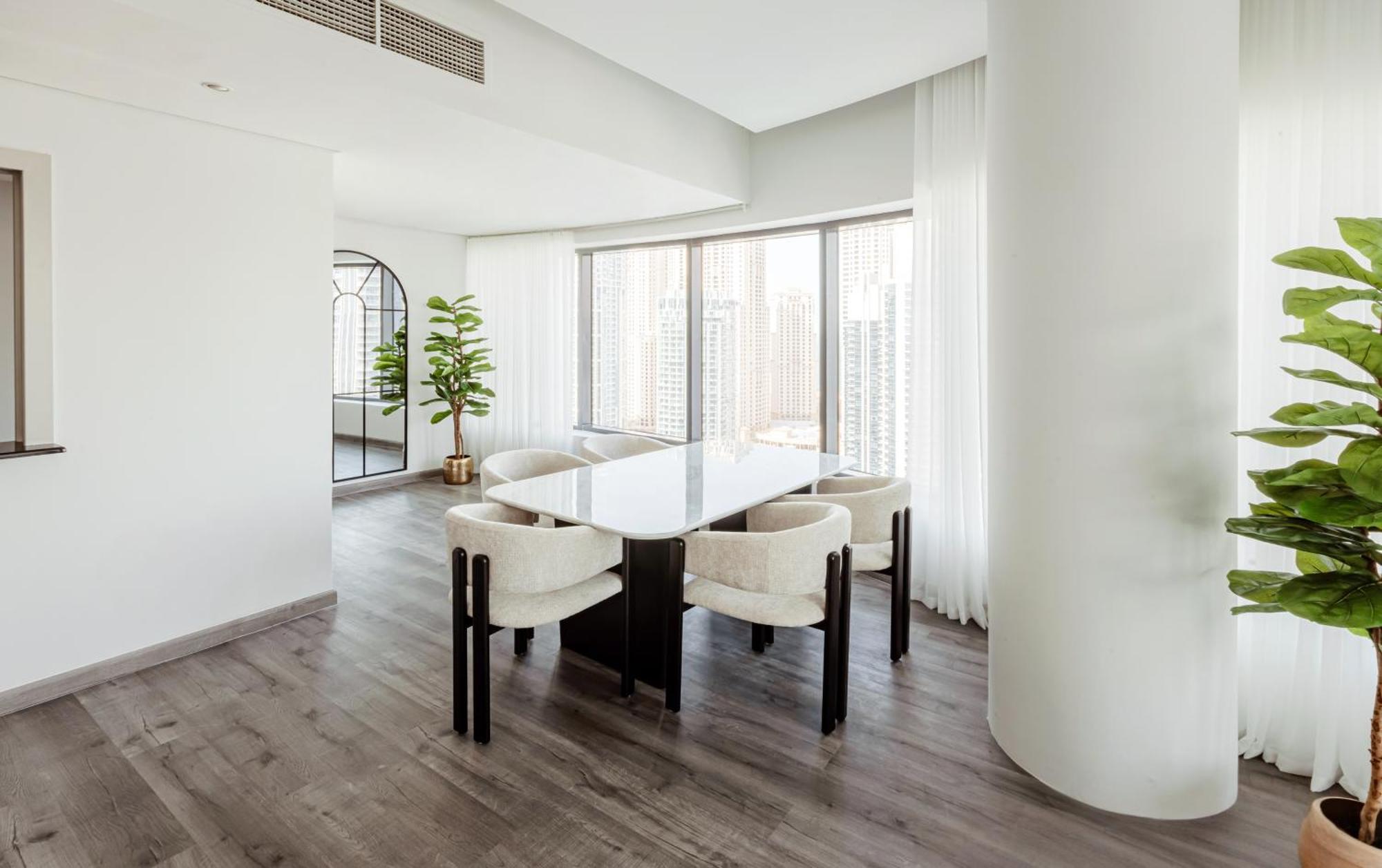 Apartment Beautiful 3 Bed In Marina! *