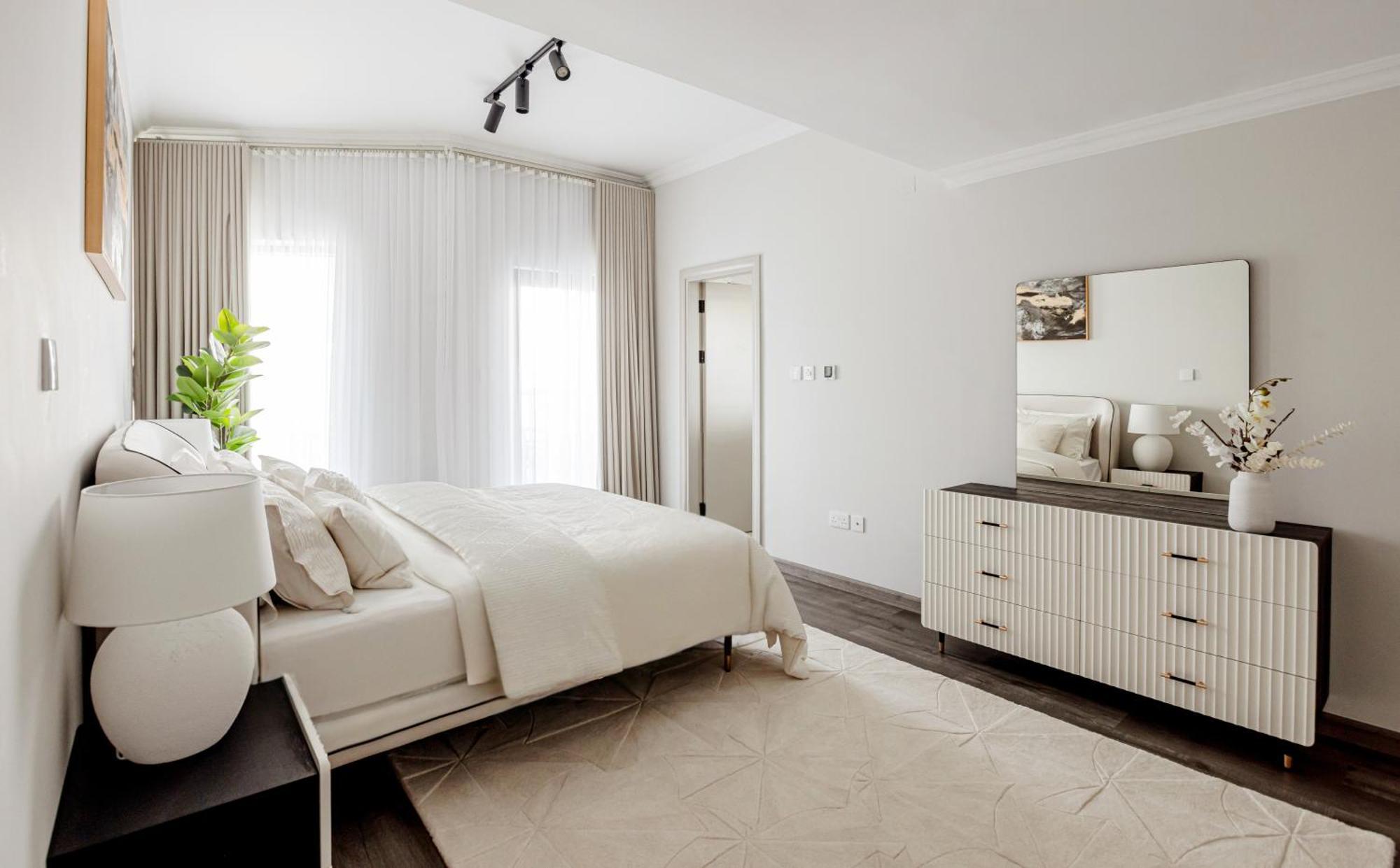 Apartment Beautiful 3 Bed In Marina!