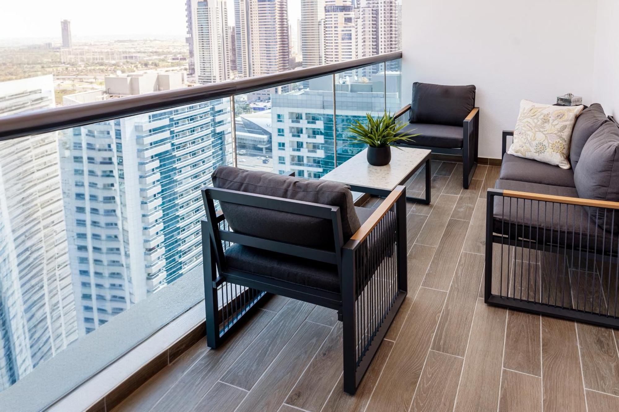 Beautiful 3 Bed In Marina!