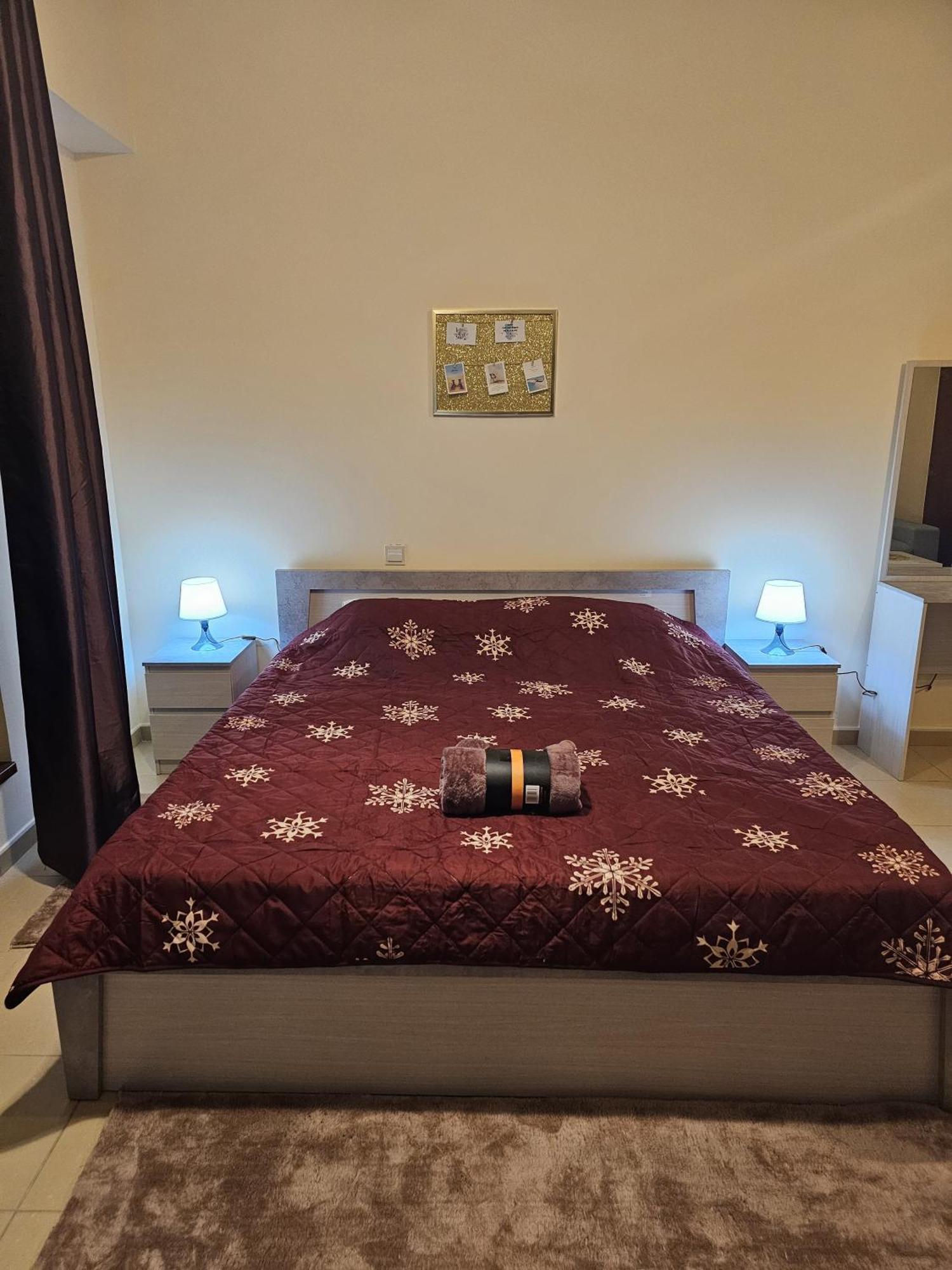 Guest house Master Bedroom In Jbr