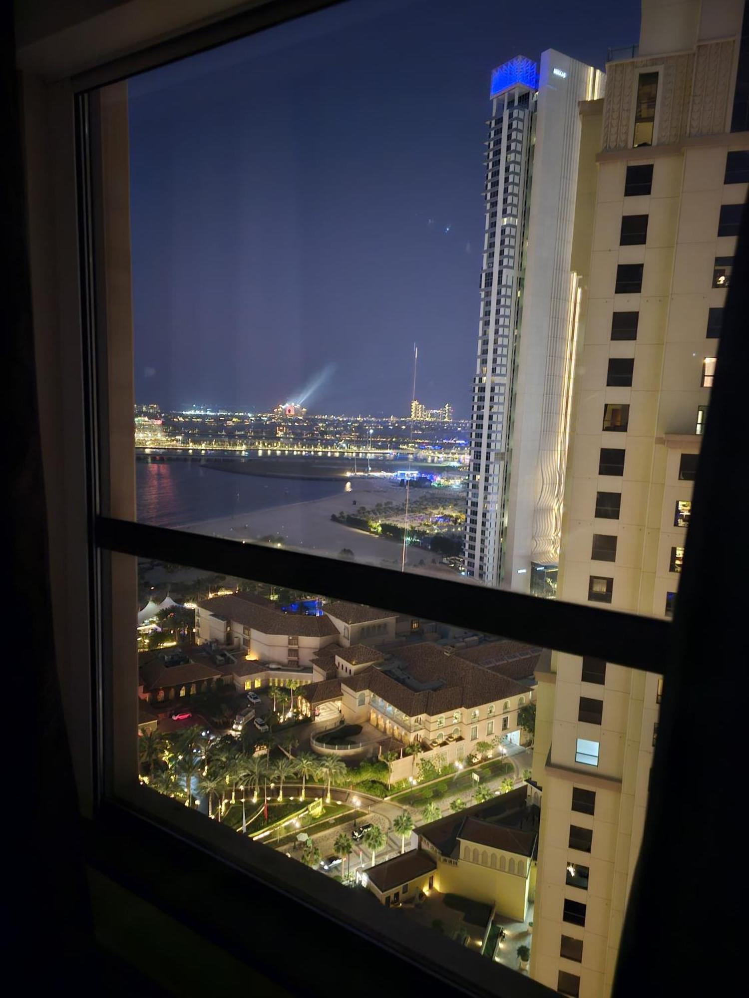 Guest house Master Bedroom In Jbr *