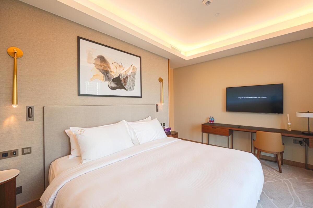 Venetian - Luxury Living Burj Khalifa View & Massage Chair *