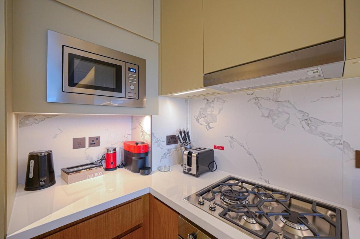 Venetian - Luxury Living Burj Khalifa View & Massage Chair Apartment