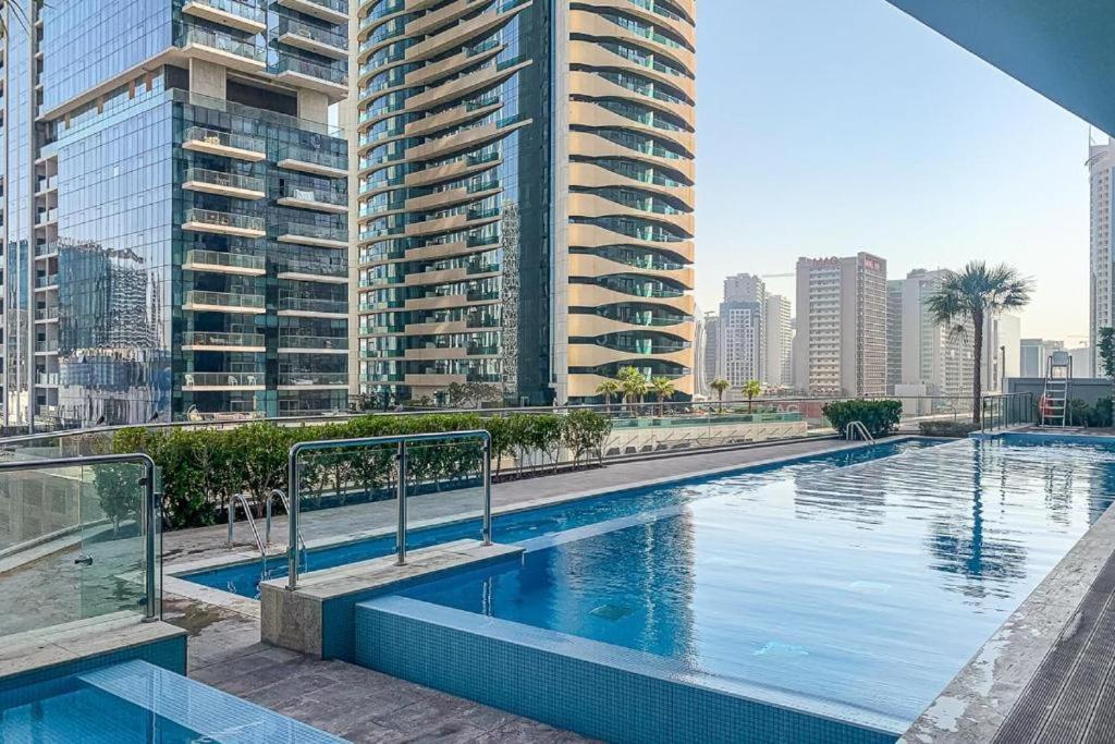 Zed Living - Luxe 2br With Burj Khalifa View - Rp Heights Apartment *