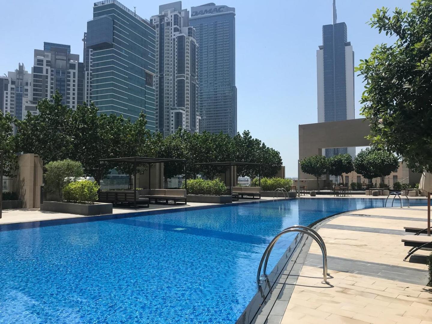 Frank Porter - Boulevard Heights Apartment Dubai