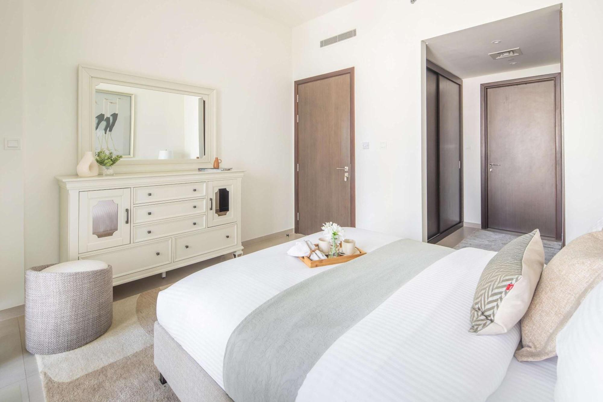 Frank Porter - Boulevard Heights Apartment Dubai