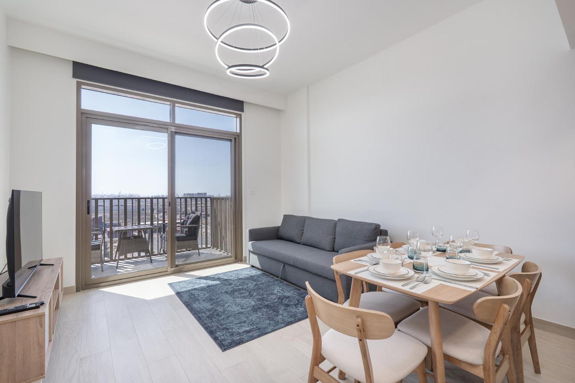 Modern And Peaceful 2 Bedroom In Amber By Azizi Dubai