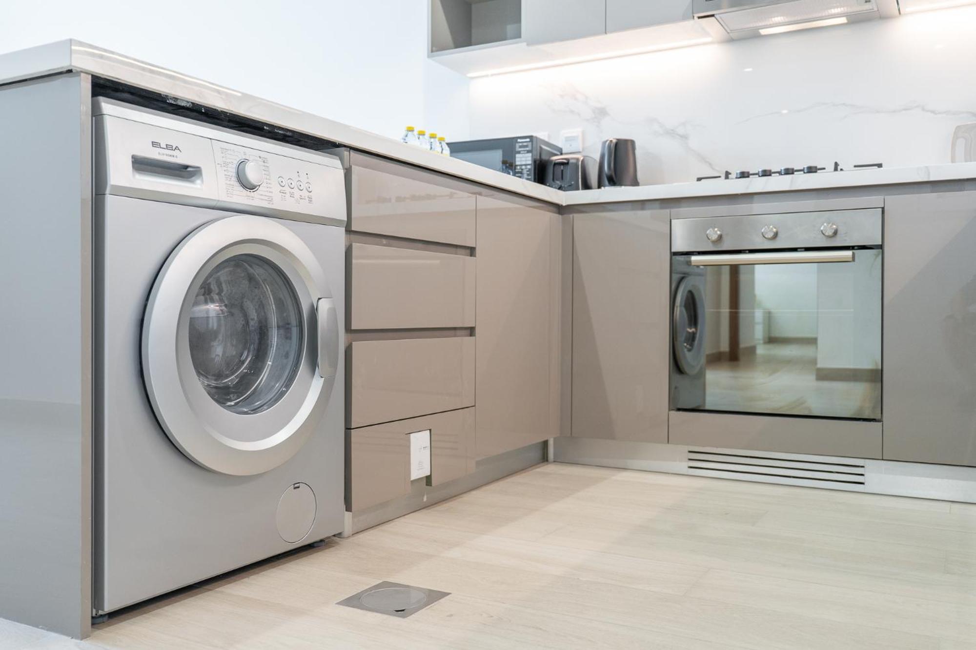 Modern And Peaceful 2 Bedroom In Amber By Azizi Apartment *