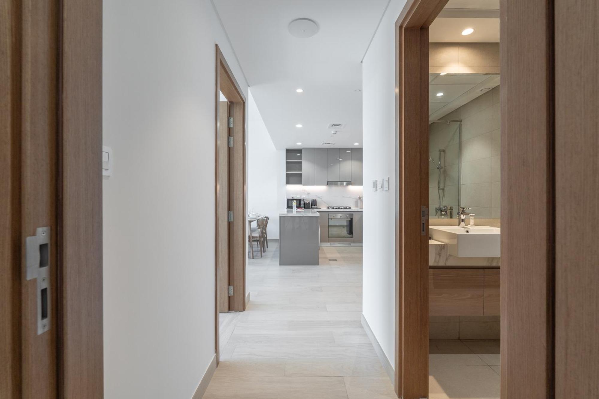 Modern And Peaceful 2 Bedroom In Amber By Azizi Apartment Dubai