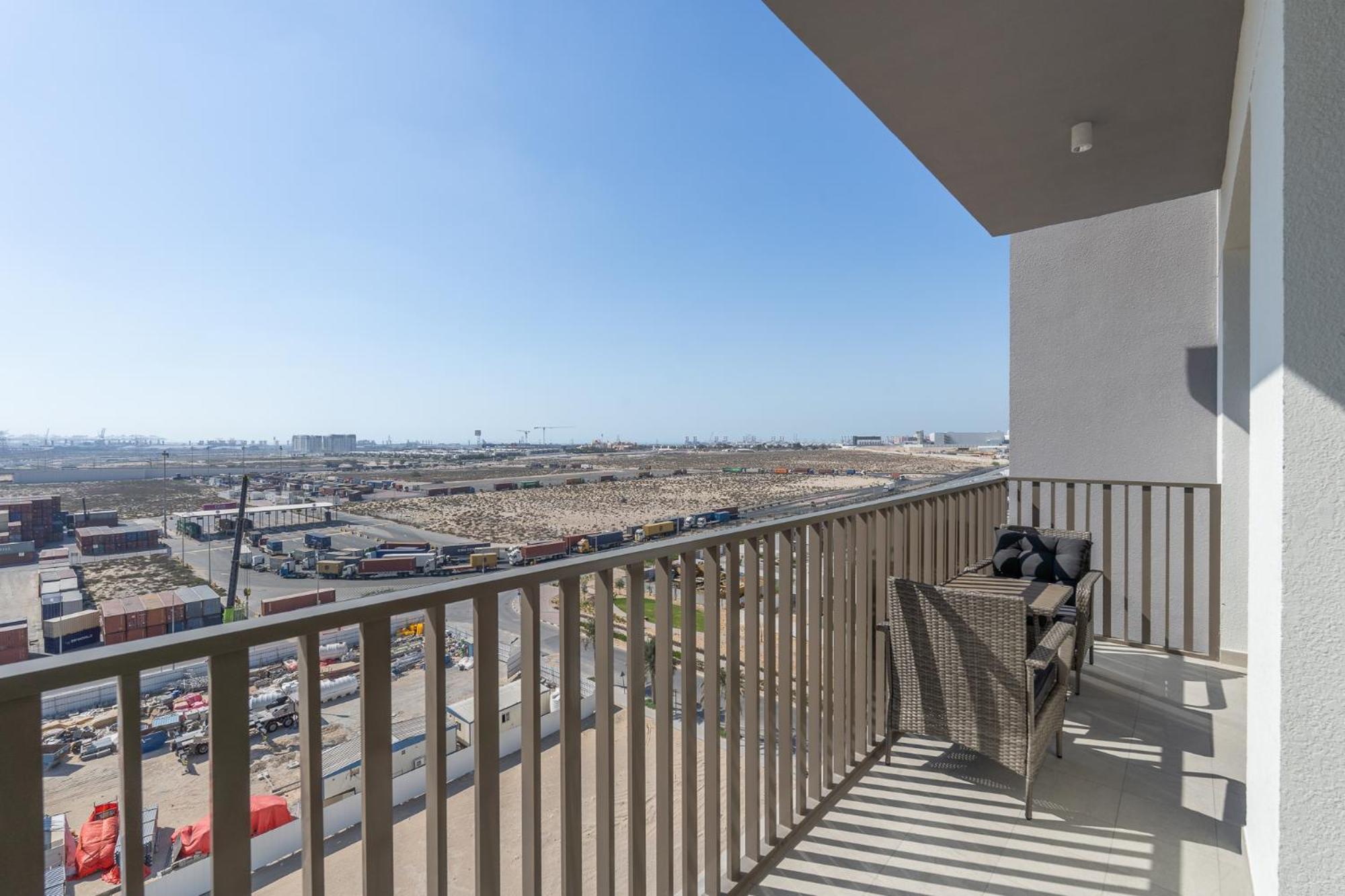 Modern And Peaceful 2 Bedroom In Amber By Azizi * Dubai