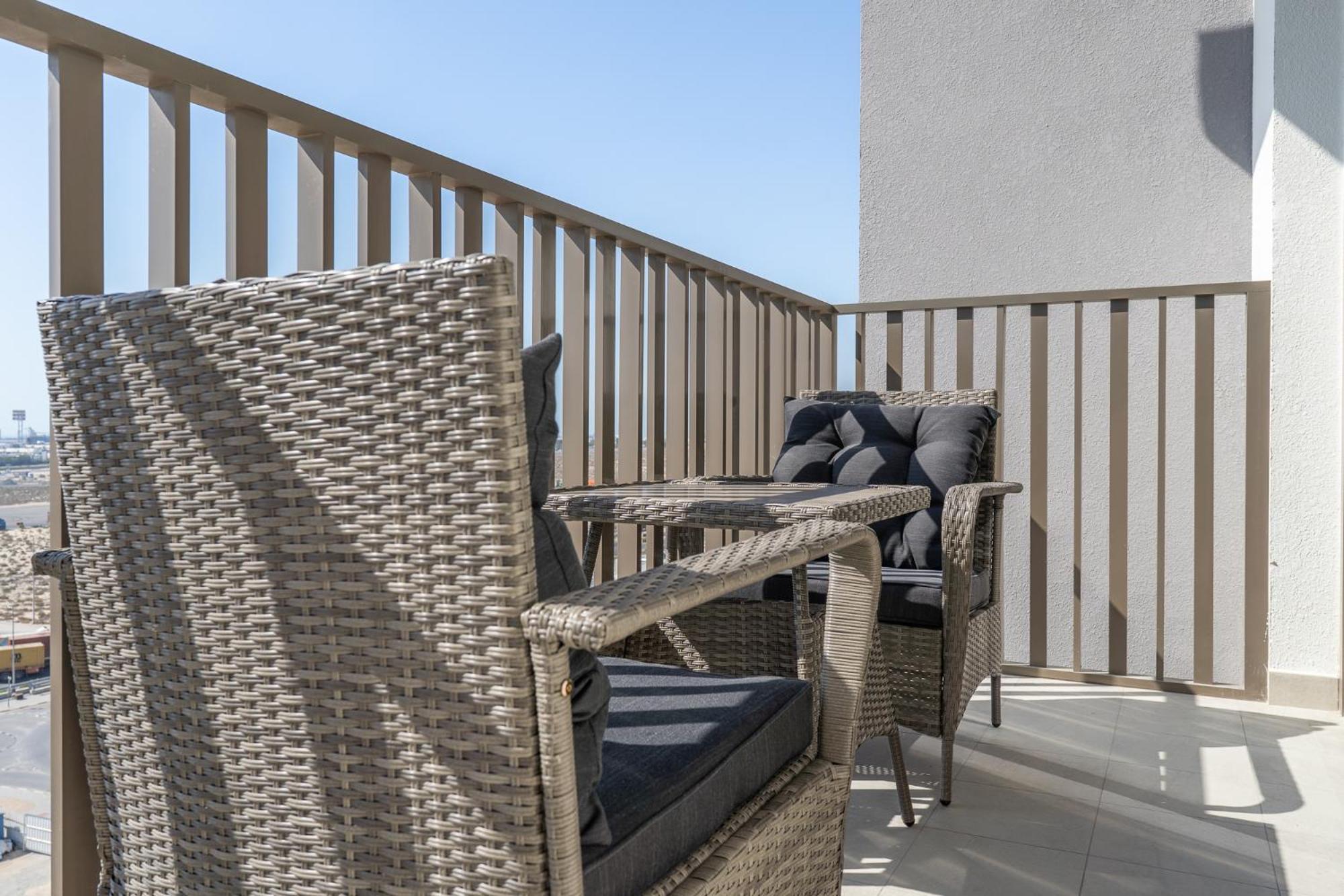Modern And Peaceful 2 Bedroom In Amber By Azizi * Dubai