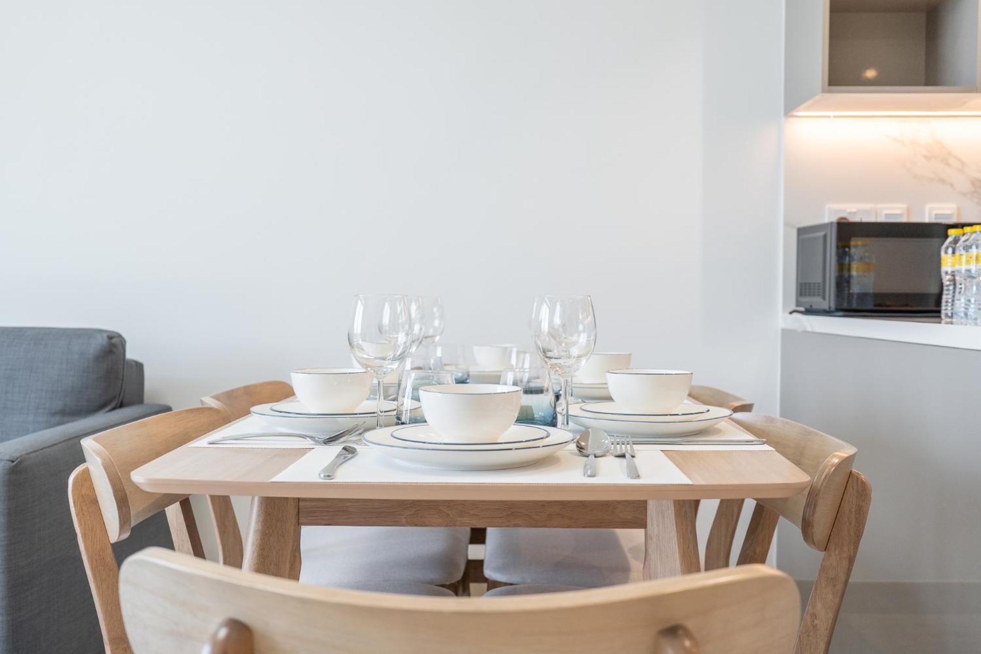 Modern And Peaceful 2 Bedroom In Amber By Azizi Apartment Dubai