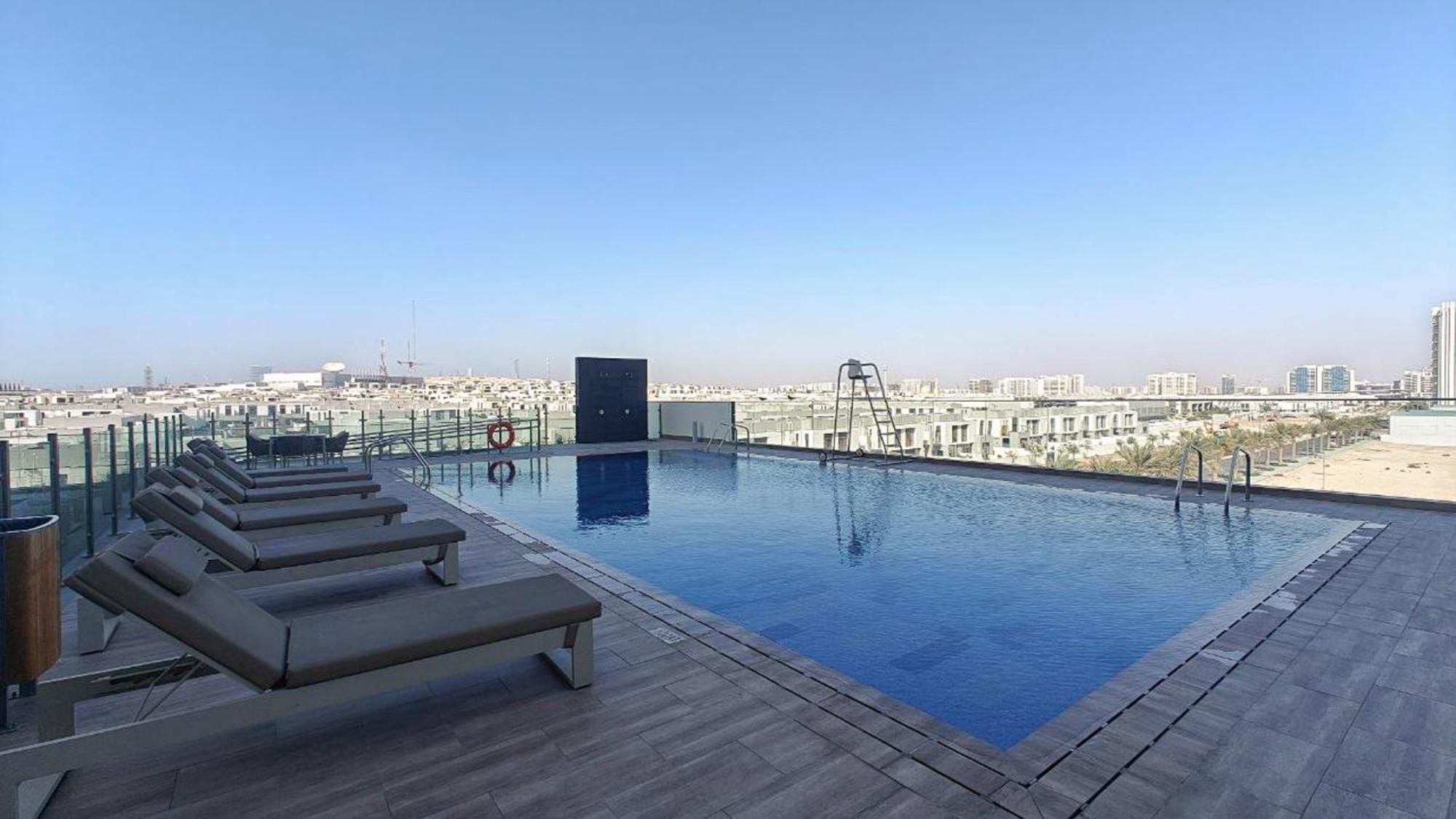 Modern And Peaceful 2 Bedroom In Amber By Azizi Dubai