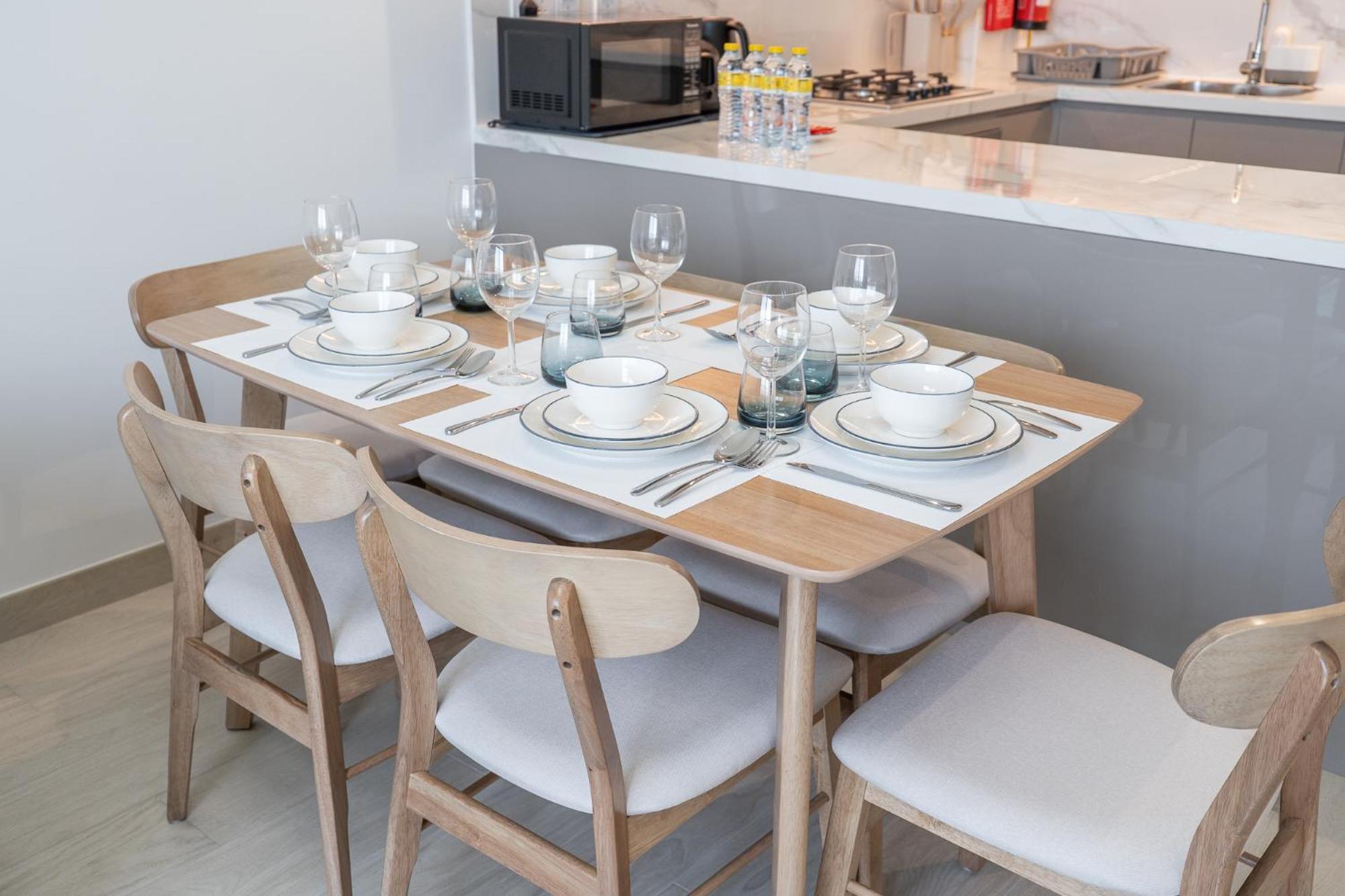Modern And Peaceful 2 Bedroom In Amber By Azizi *
