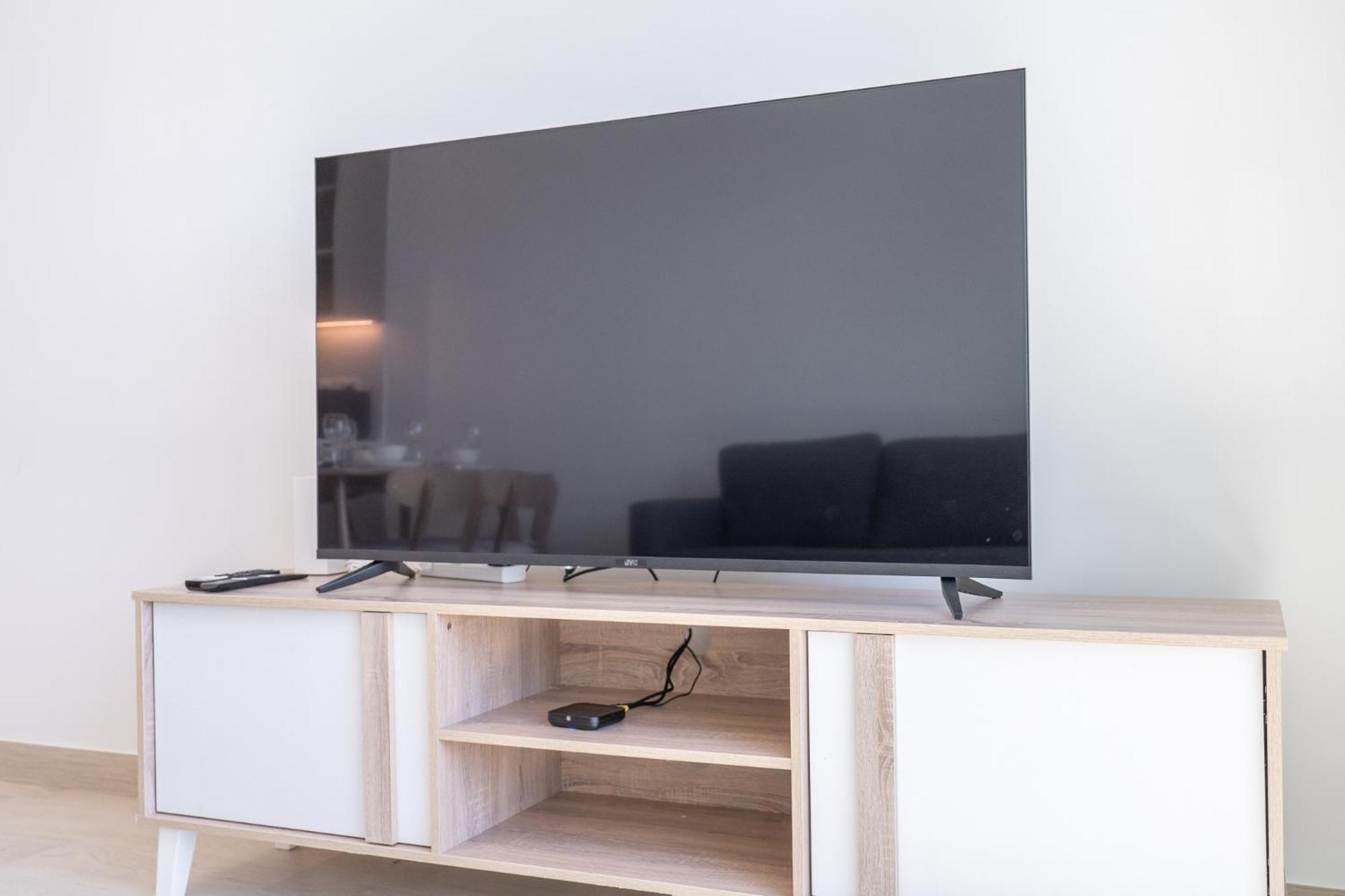 Modern And Peaceful 2 Bedroom In Amber By Azizi Apartment *