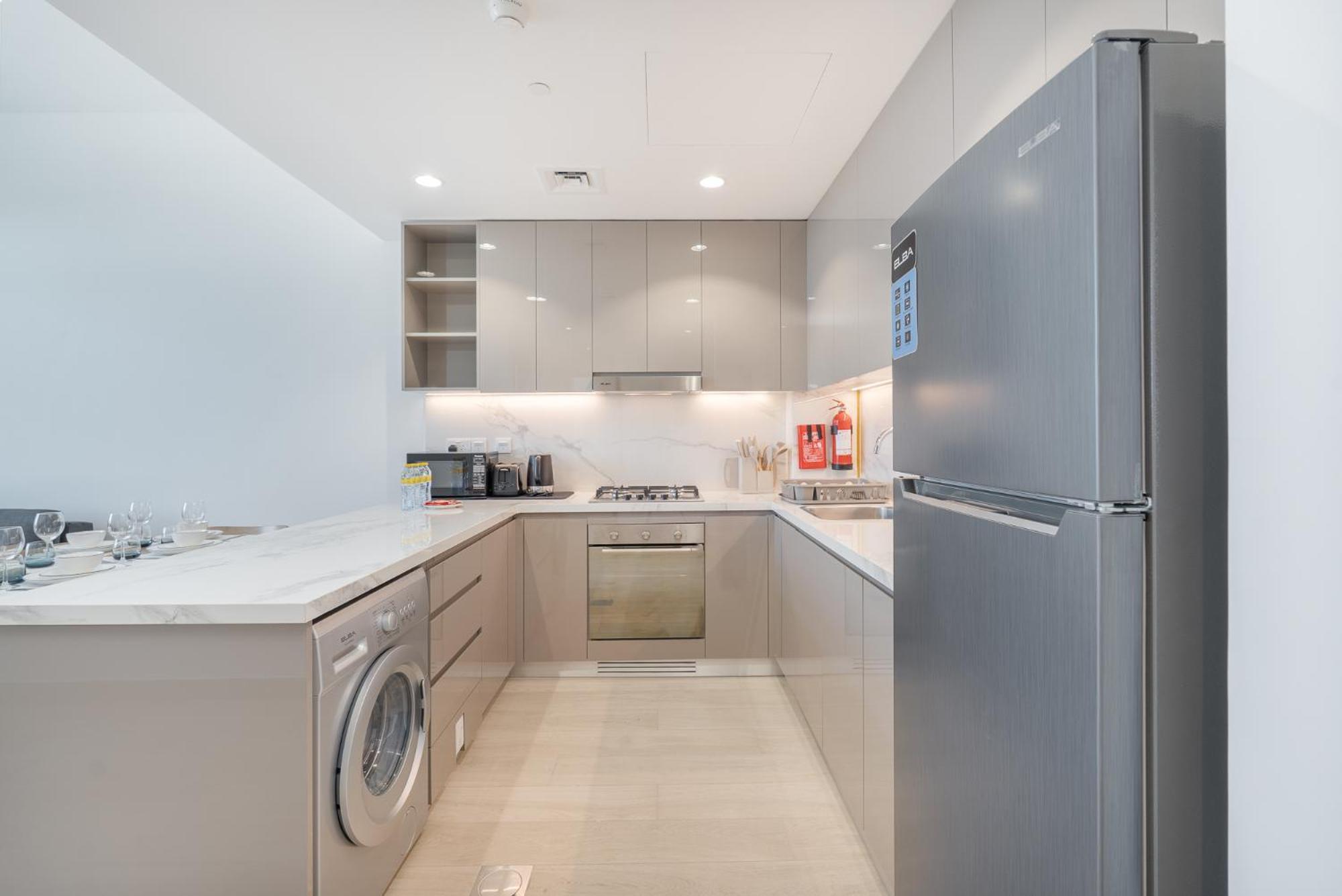 Modern And Peaceful 2 Bedroom In Amber By Azizi Dubai