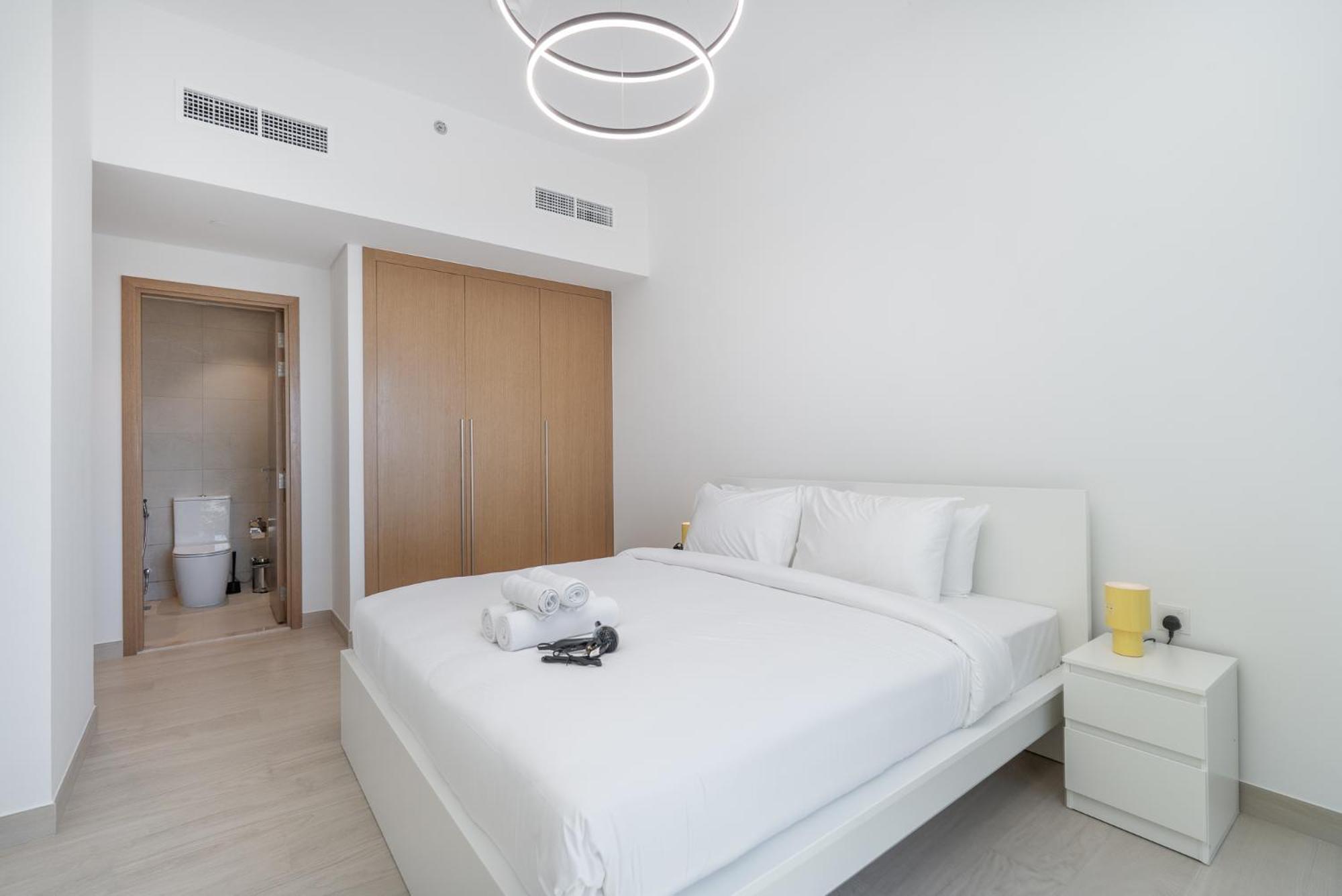 Modern And Peaceful 2 Bedroom In Amber By Azizi Apartment *