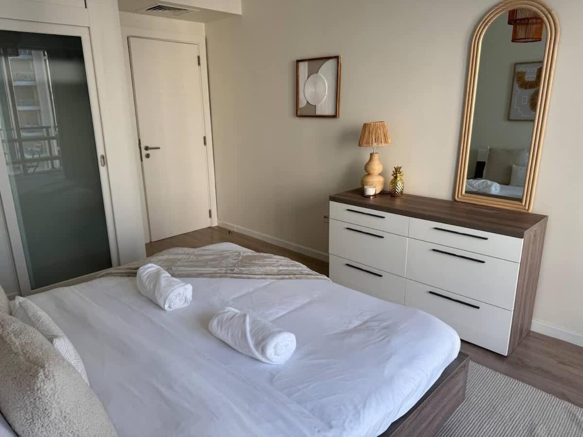 Apartment Superb Marina Views I Sleeps 5 *