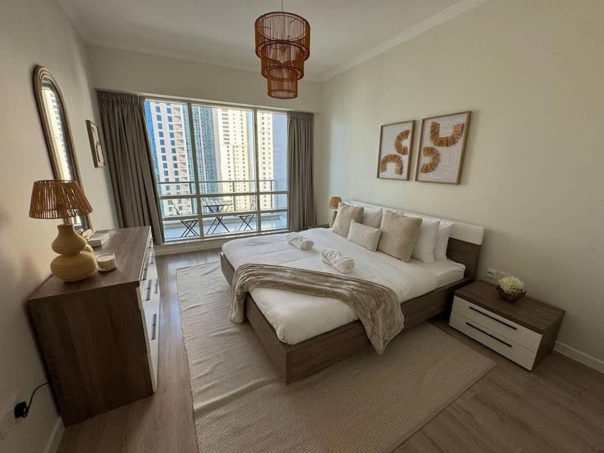 Superb Marina Views I Sleeps 5 Apartment