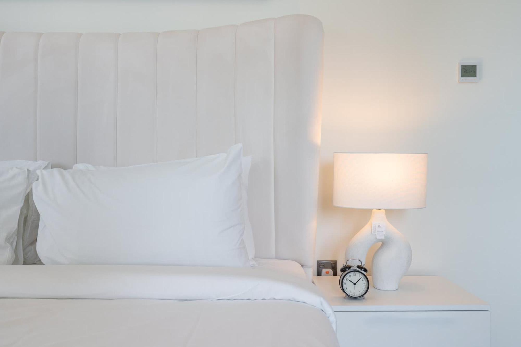 Full Luxury In 2 Bedroom With Skycraper Views * Dubai