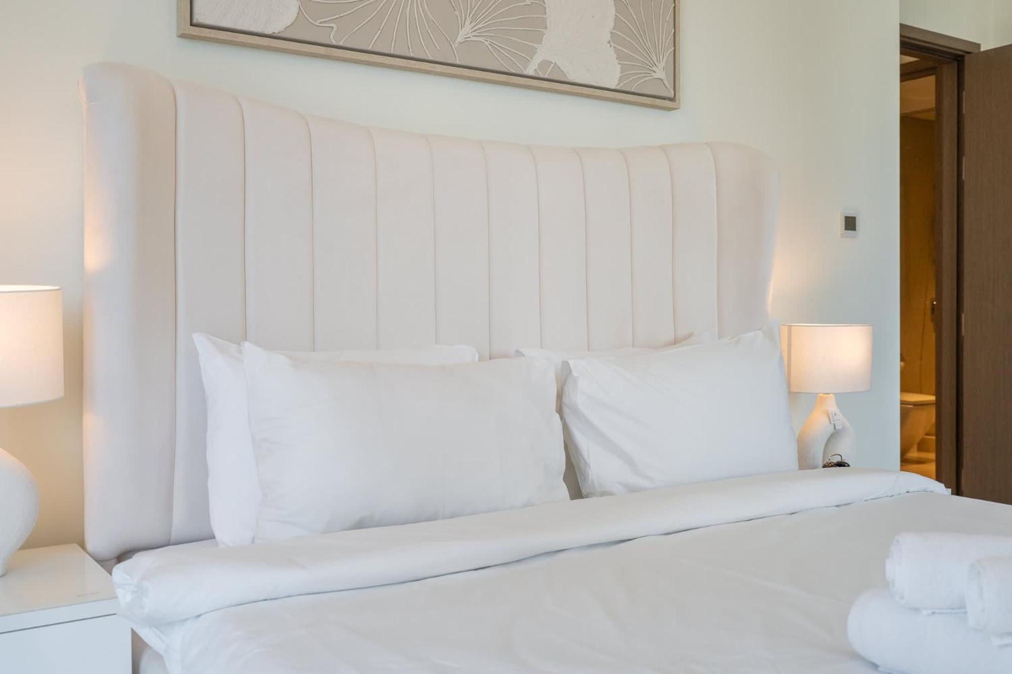 Full Luxury In 2 Bedroom With Skycraper Views *