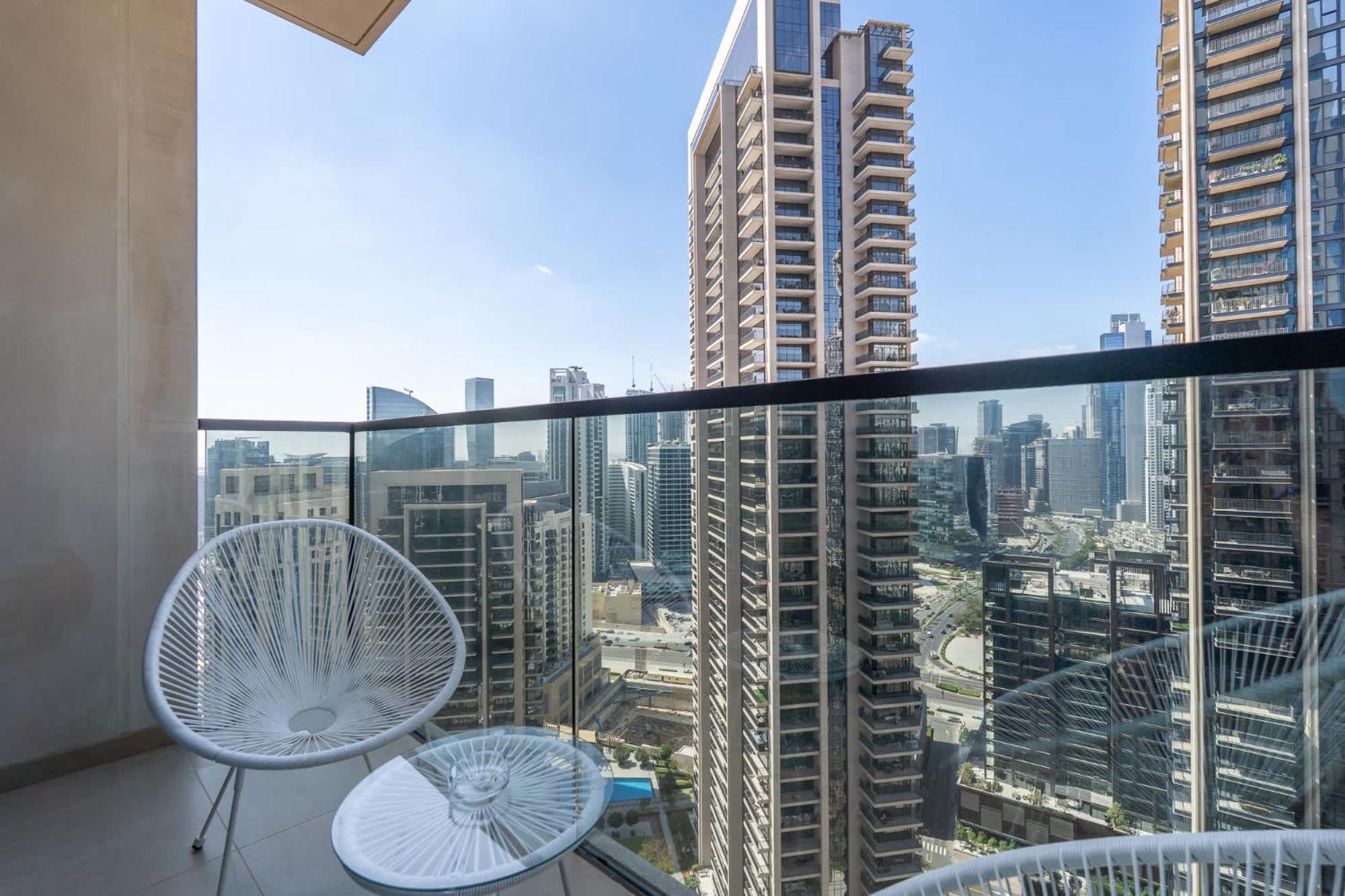 Full Luxury In 2 Bedroom With Skycraper Views Dubai