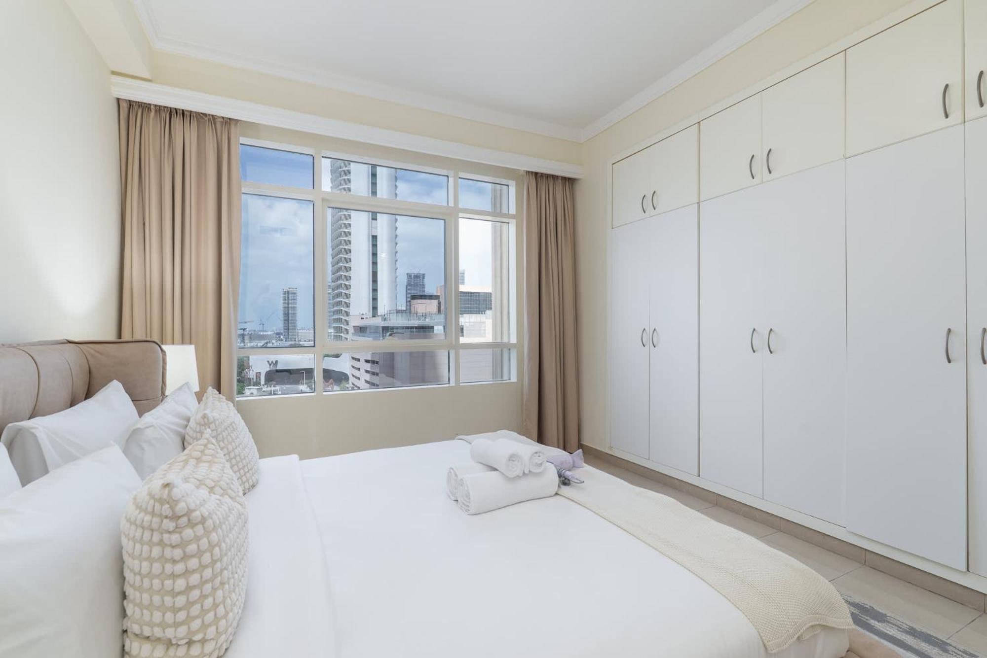 Daire 1 Bedroom In Marina With Stunning Ain View Dubai