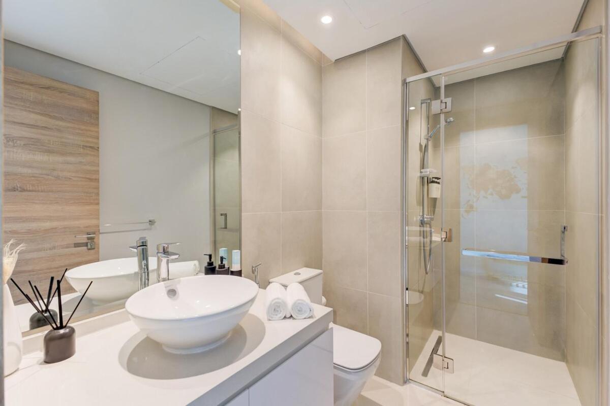 Higuest - New! Stunning Sea View Studio, Balcony, Pool * Dubai