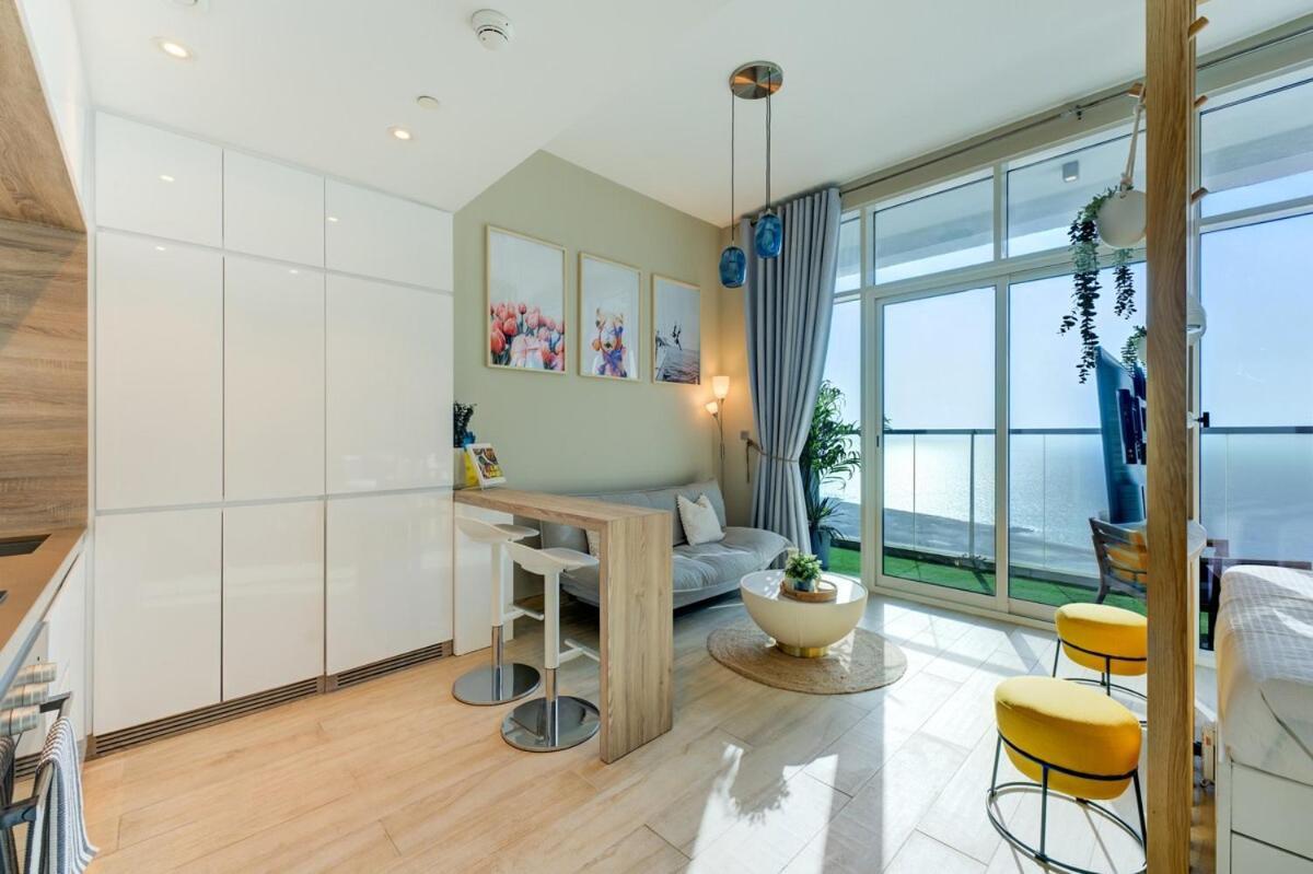 Higuest - New! Stunning Sea View Studio, Balcony, Pool Apartment Dubai