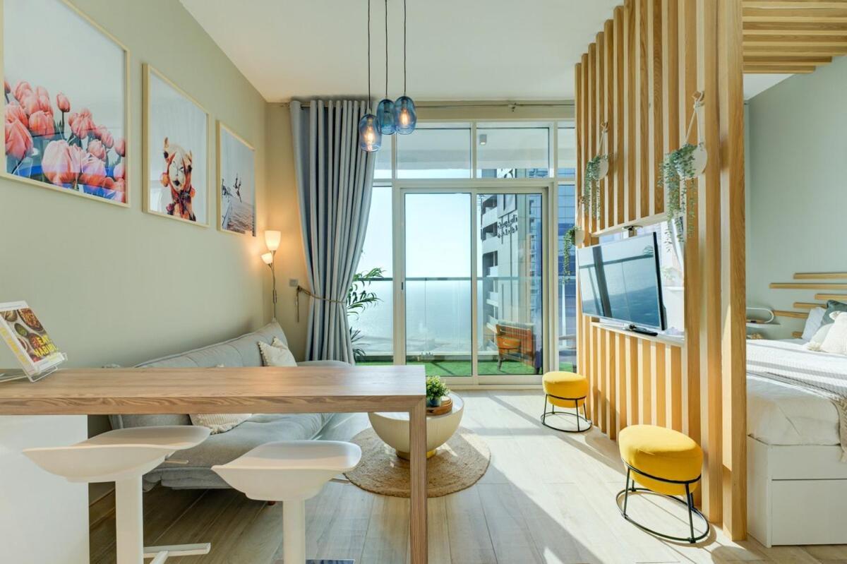 Apartment Higuest - New! Stunning Sea View Studio, Balcony, Pool Dubai