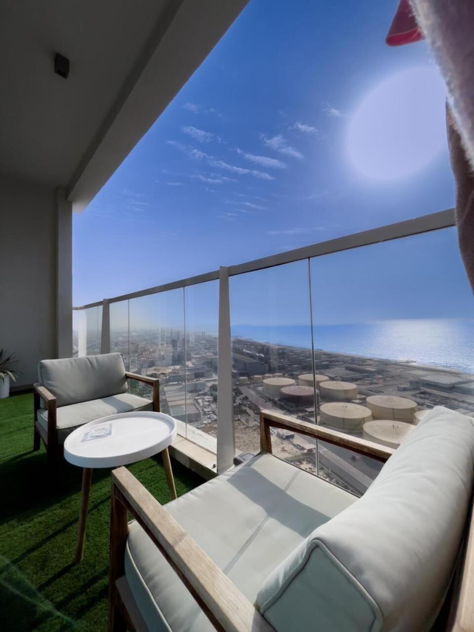 Higuest - New! Stunning Sea View Studio, Balcony, Pool Apartment *