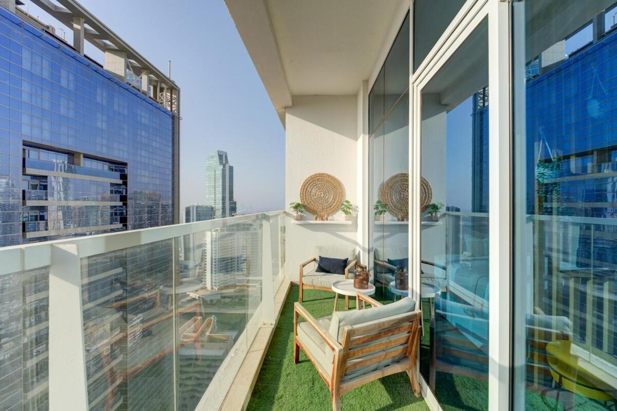 Apartment Higuest - New! Stunning Sea View Studio, Balcony, Pool Dubai